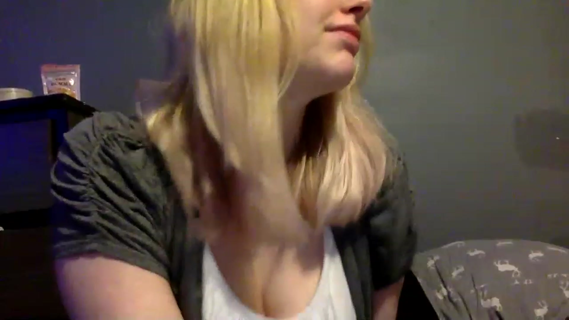 Gallery image thumbnail from Annabanana18's myfreecams stream on, 01/16/2023, 17:16 image 13 of 20
