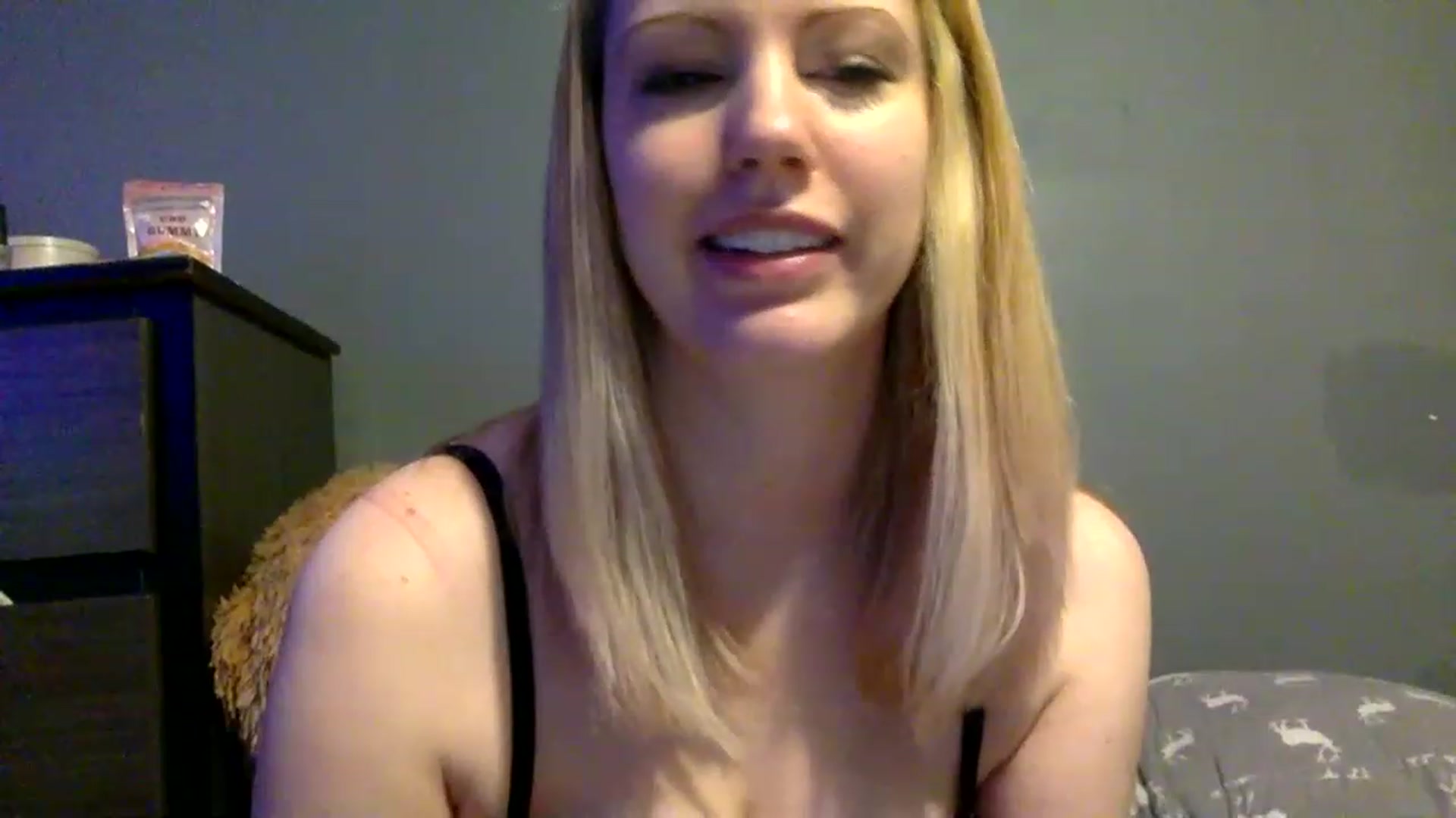 Gallery image thumbnail from Annabanana18's myfreecams stream on, 01/16/2023, 17:32 image 17 of 20