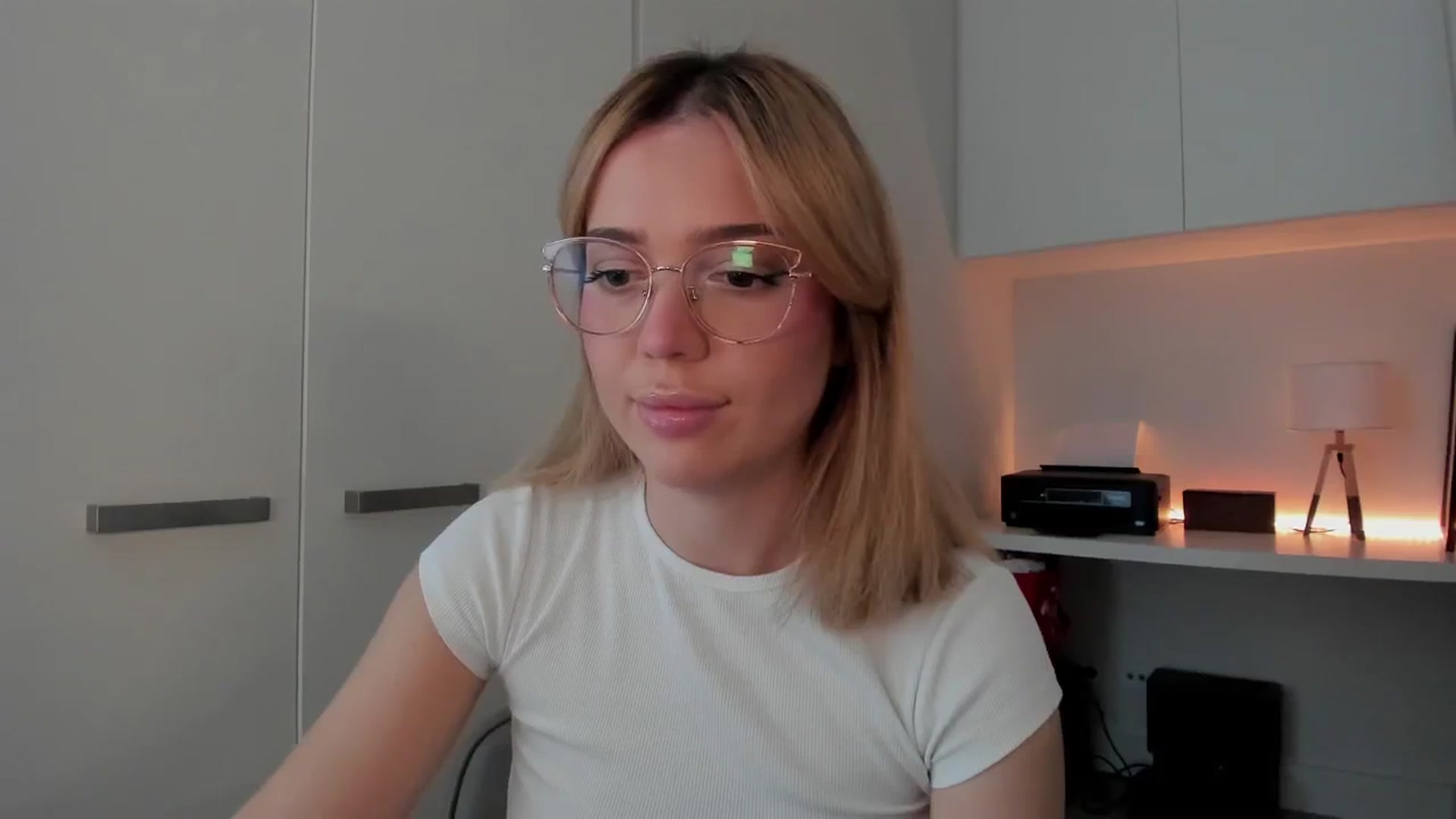 Gallery image thumbnail from Annabel's myfreecams stream on, 03/17/2025, 06:19 image 10 of 20