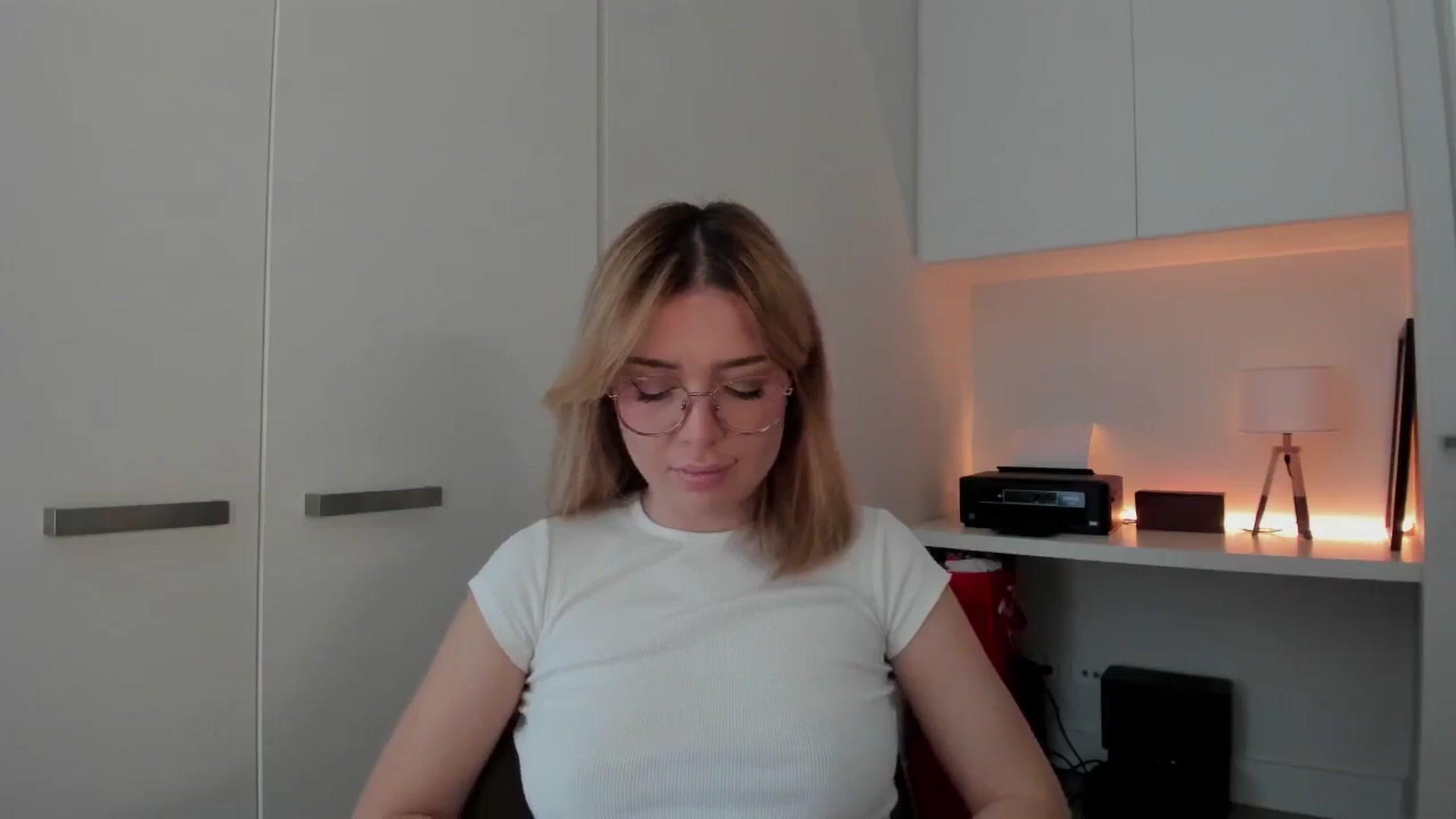 Gallery image thumbnail from Annabel's myfreecams stream on, 03/17/2025, 06:19 image 9 of 20
