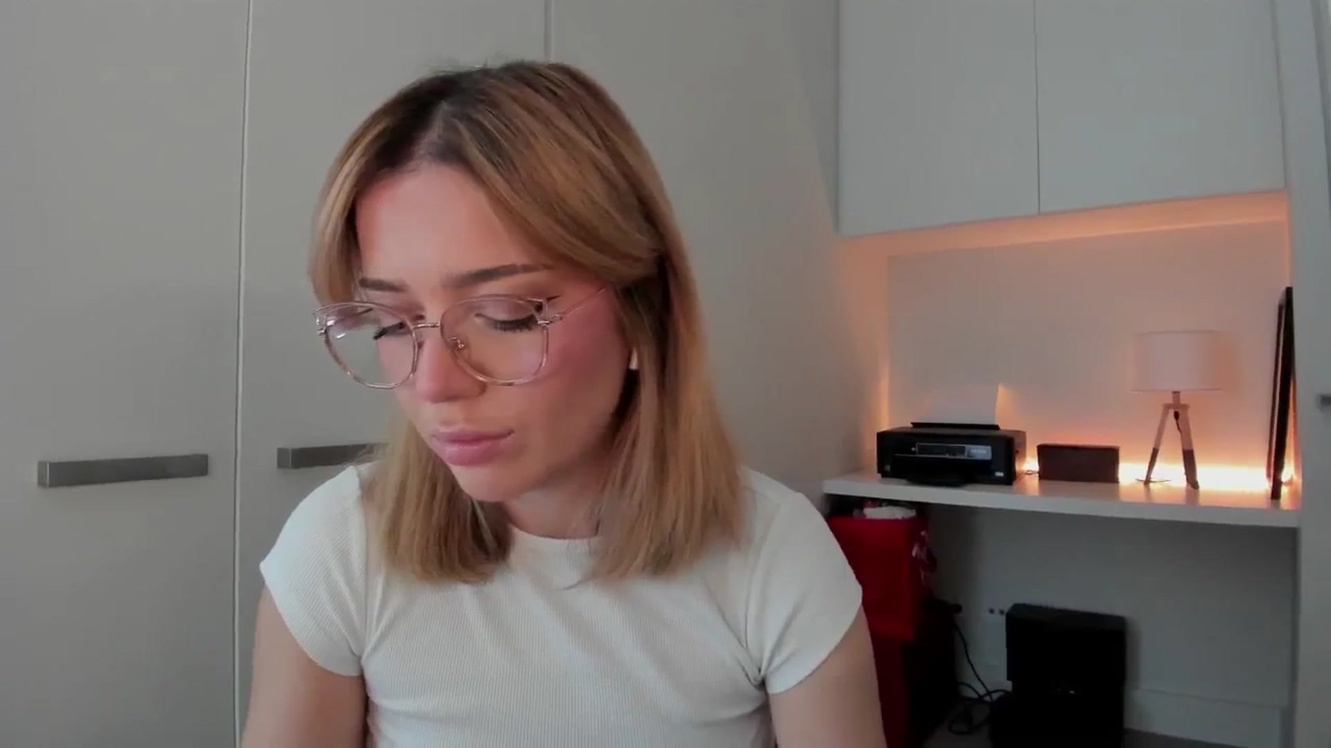 Gallery image thumbnail from Annabel's myfreecams stream on, 03/17/2025, 06:19 image 3 of 20