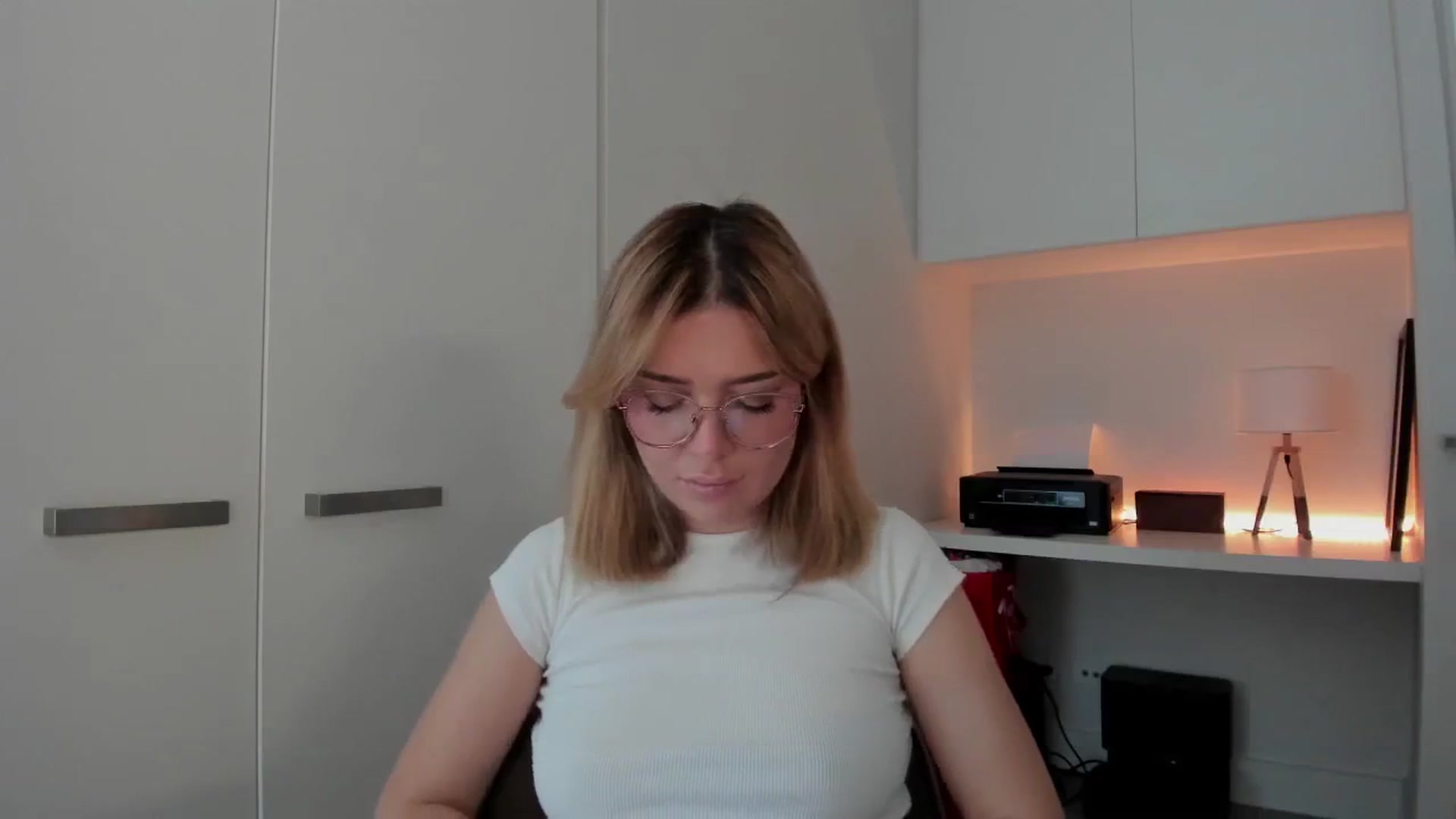 Gallery image thumbnail from Annabel's myfreecams stream on, 03/17/2025, 06:19 image 8 of 20