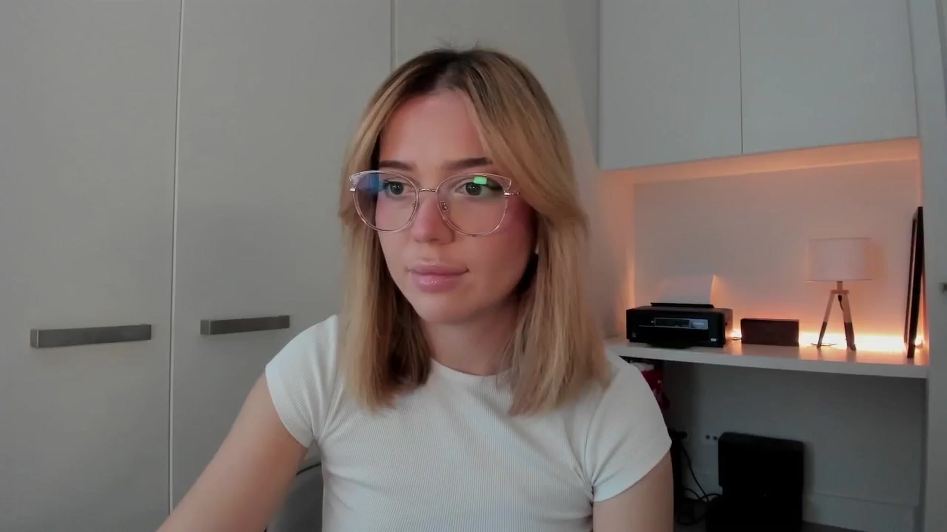 Gallery image thumbnail from Annabel's myfreecams stream on, 03/17/2025, 06:19 image 1 of 20