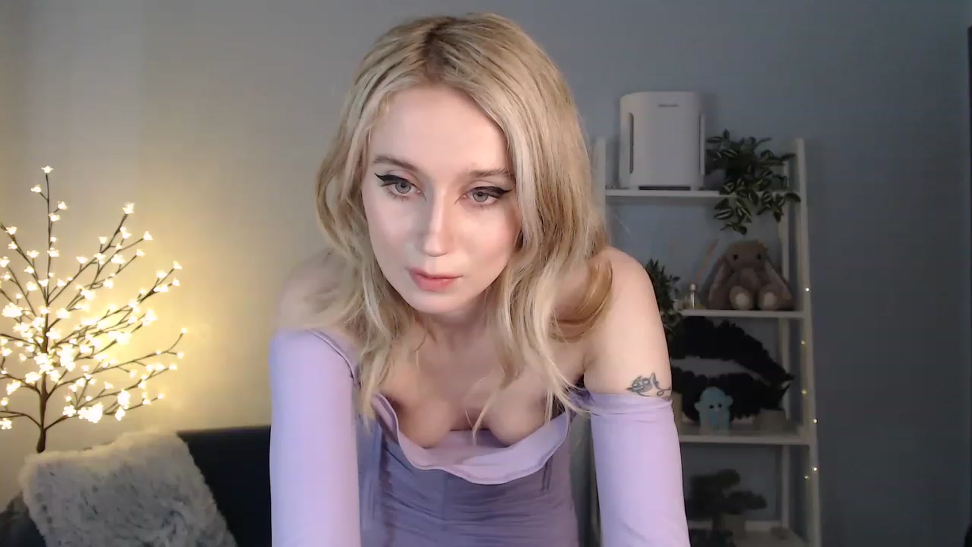 Gallery image thumbnail from AnnabelSky's myfreecams stream on, 03/16/2023, 10:38 image 4 of 20