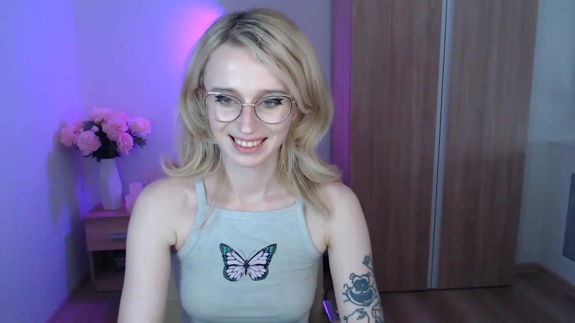 Gallery image thumbnail from AnnabelSky's myfreecams stream on, 04/16/2023, 12:04 image 19 of 20