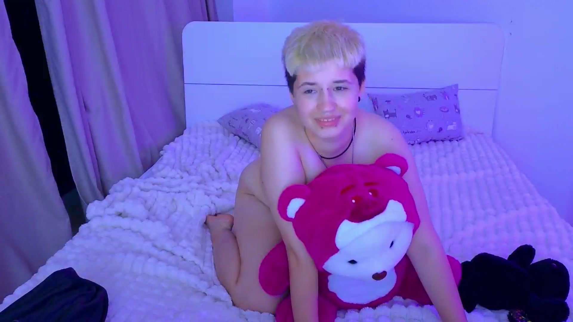 Gallery image thumbnail from Annabella445's myfreecams stream on, 07/06/2025, 23:54 image 10 of 20