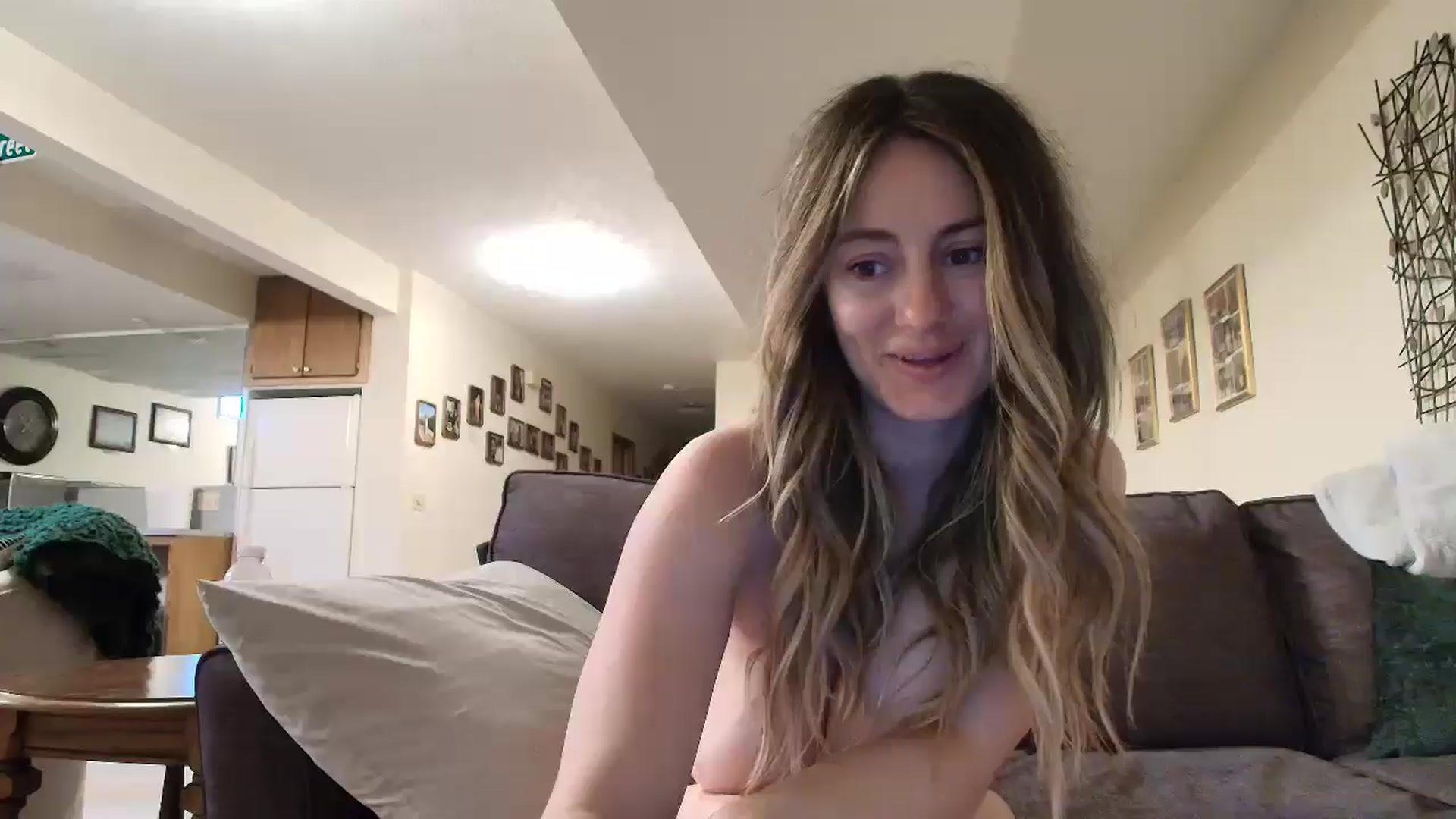 Gallery image thumbnail from Annacakes95's myfreecams stream on, 05/30/2025, 17:26 image 2 of 20
