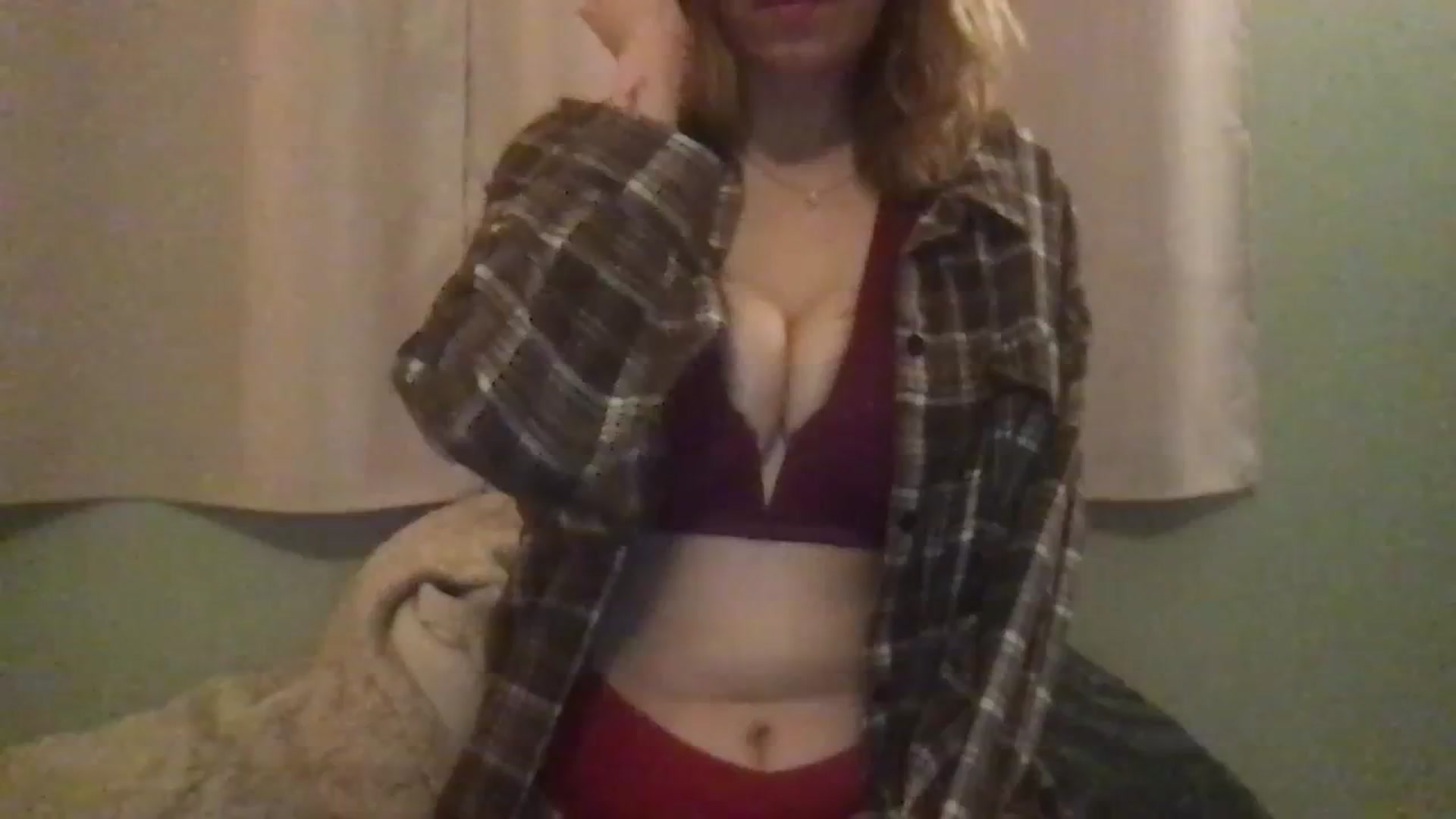Gallery image thumbnail from Annaerb's myfreecams stream on, 01/10/2024, 07:41 image 1 of 20