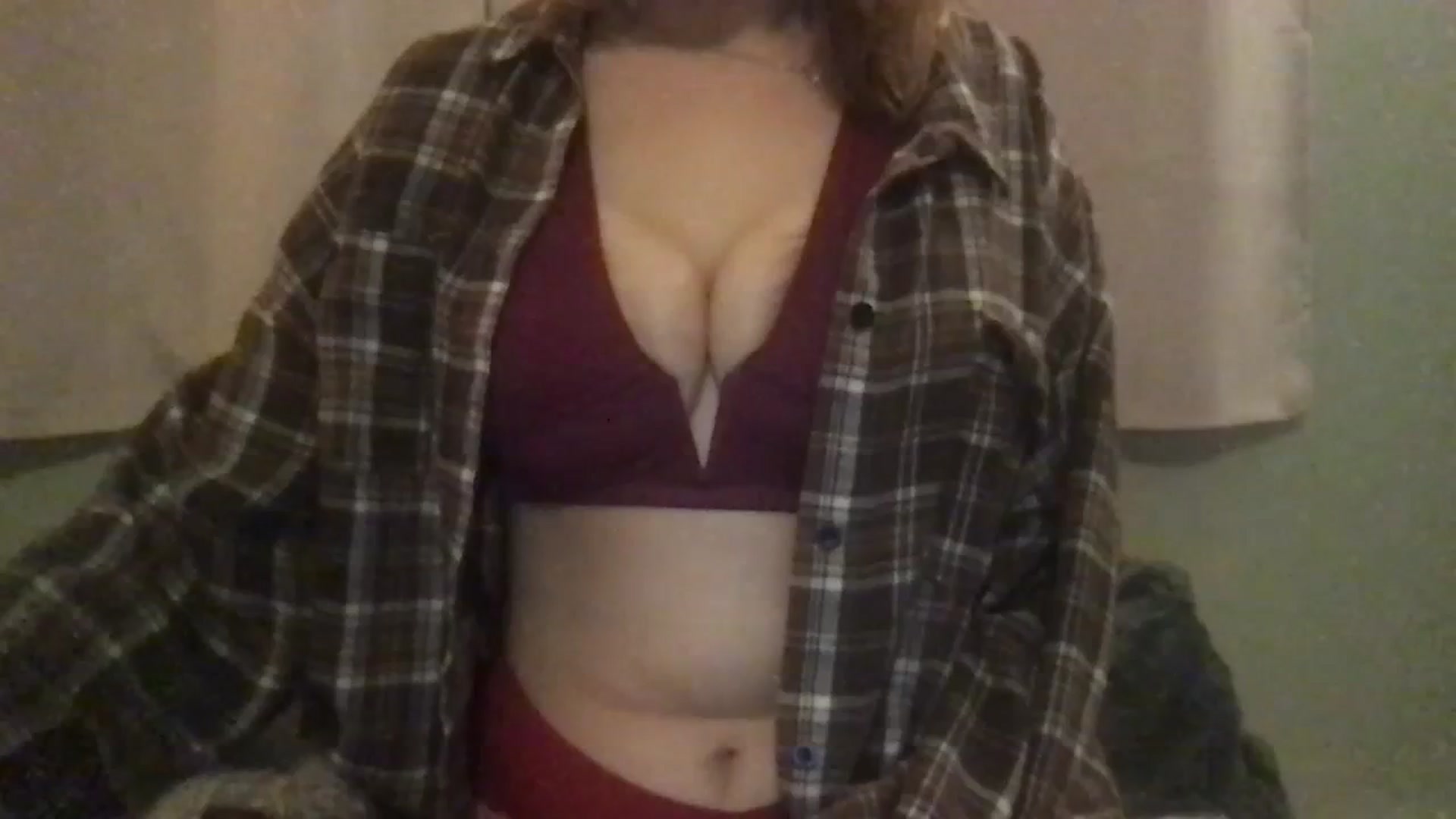Gallery image thumbnail from Annaerb's myfreecams stream on, 01/10/2024, 07:41 image 9 of 20