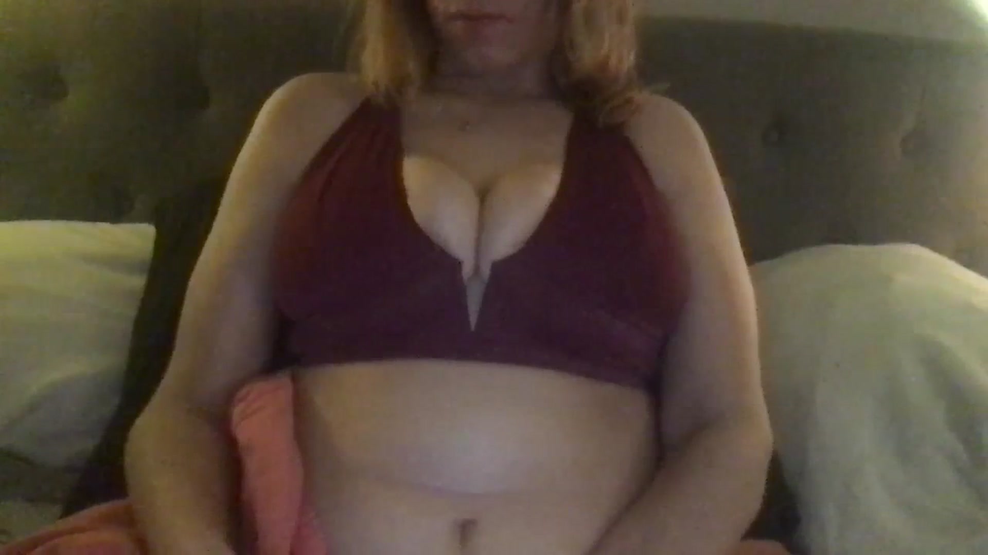 Gallery image thumbnail from Annaerb's myfreecams stream on, 01/10/2024, 09:37 image 5 of 20