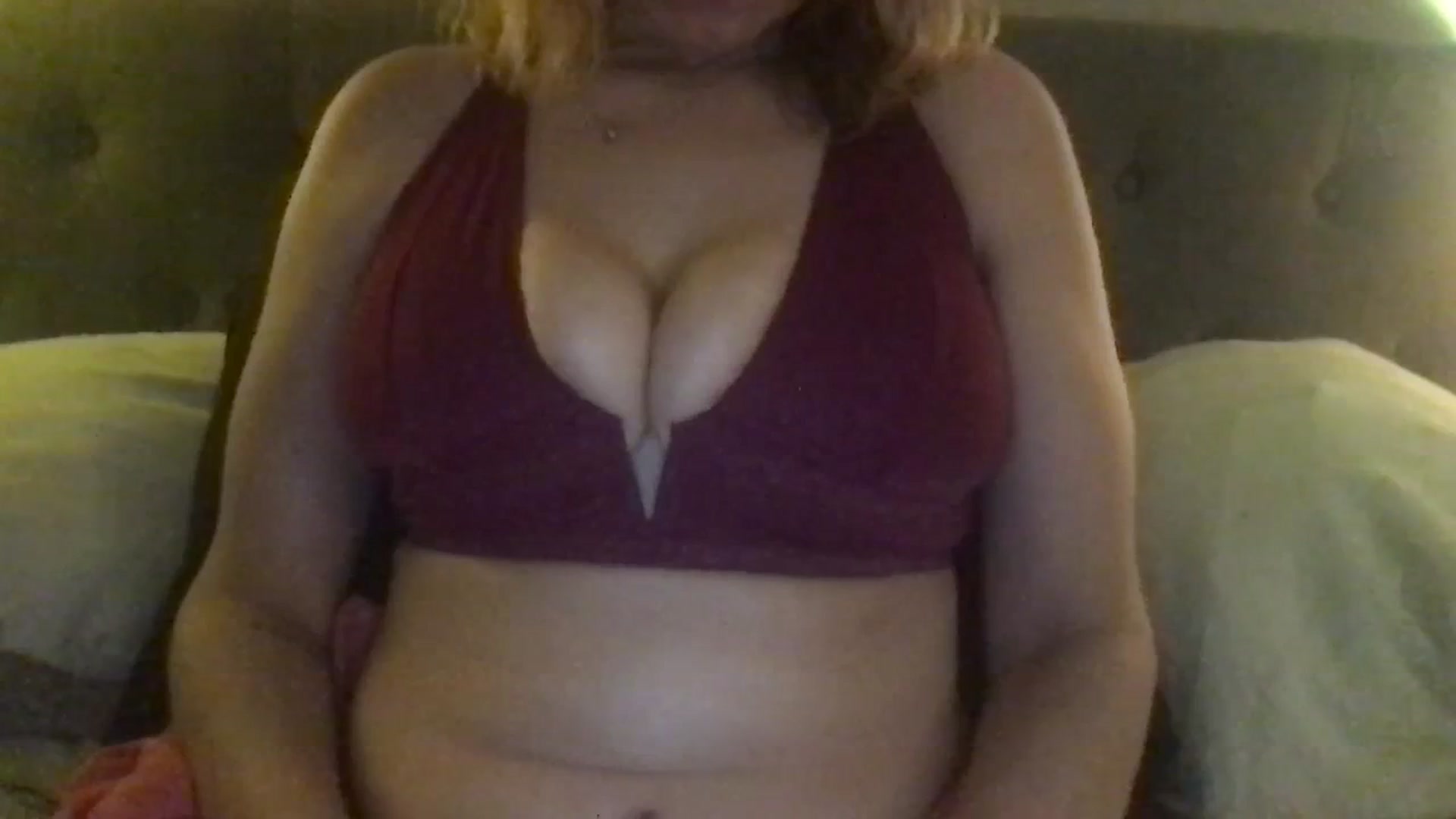 Gallery image thumbnail from Annaerb's myfreecams stream on, 01/10/2024, 09:37 image 6 of 20