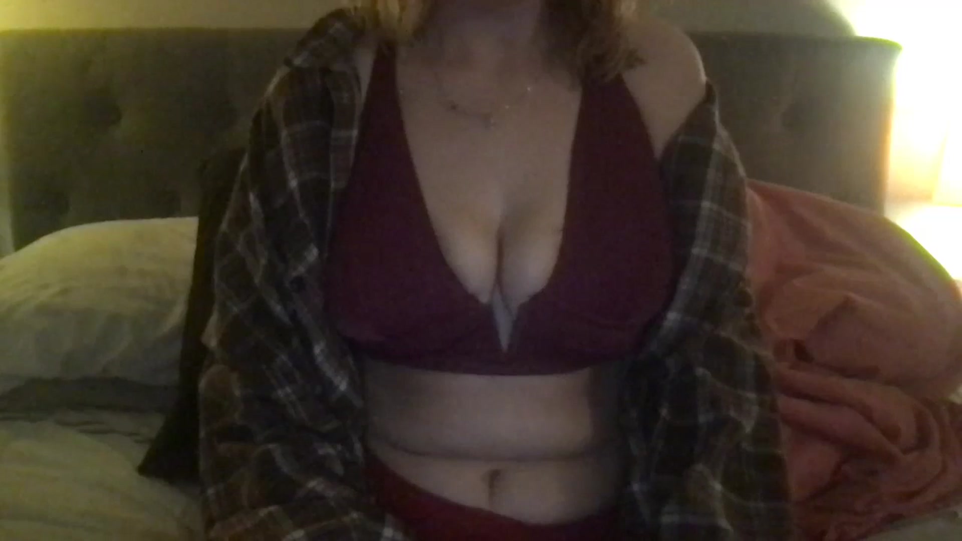 Gallery image thumbnail from Annaerb's myfreecams stream on, 01/10/2024, 09:37 image 14 of 20