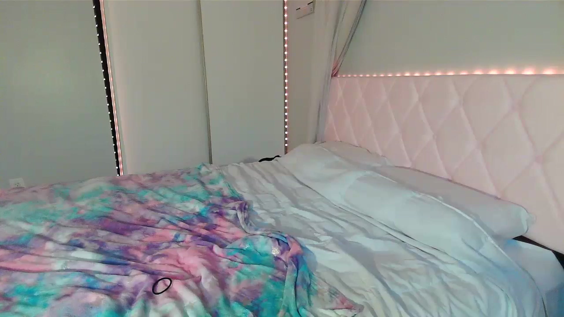 Gallery image thumbnail from Annafaux96's myfreecams stream on, 09/18/2023, 22:33 image 18 of 20