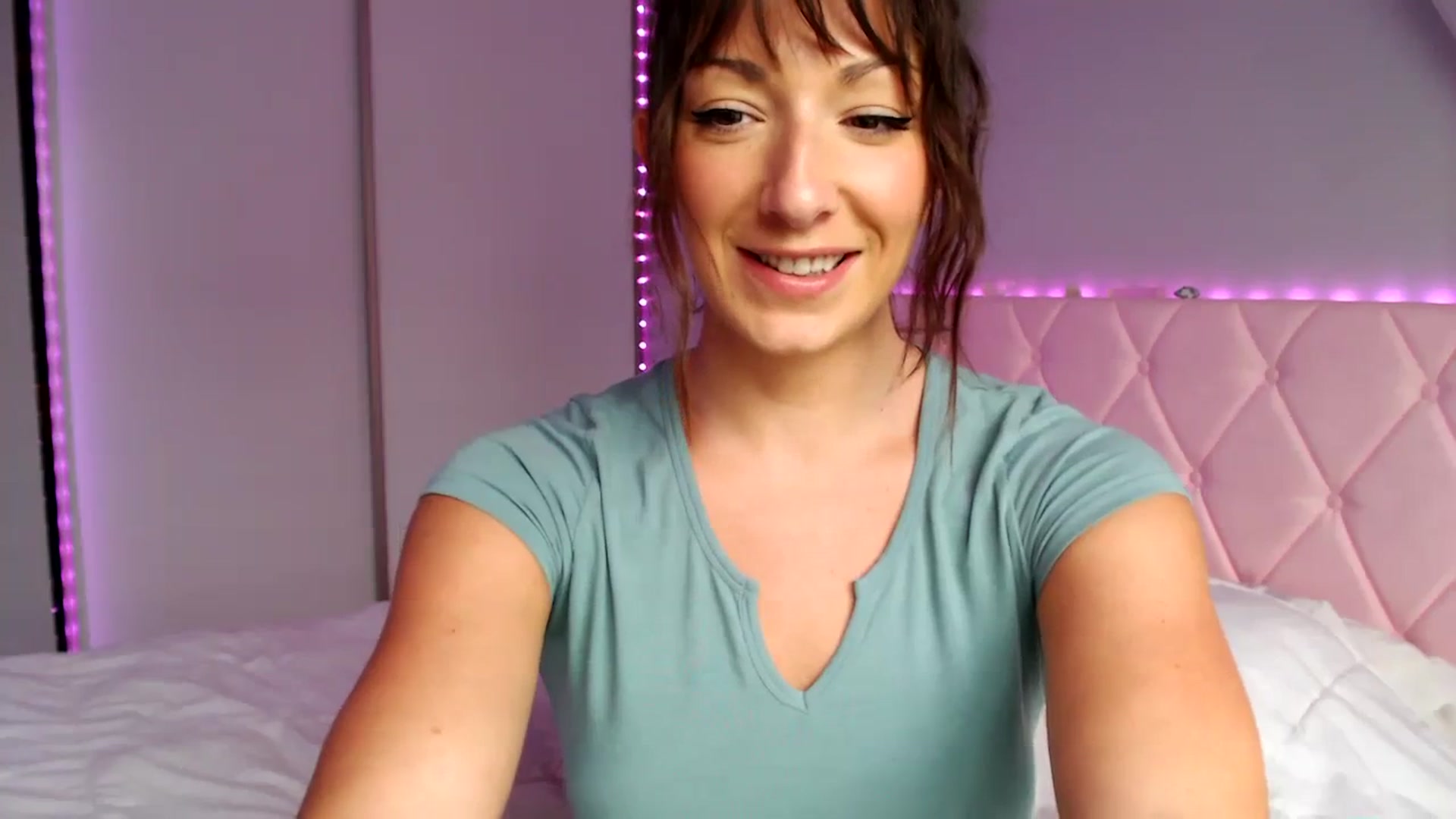 Gallery image thumbnail from Annafaux96's myfreecams stream on, 09/23/2023, 18:42 image 6 of 20