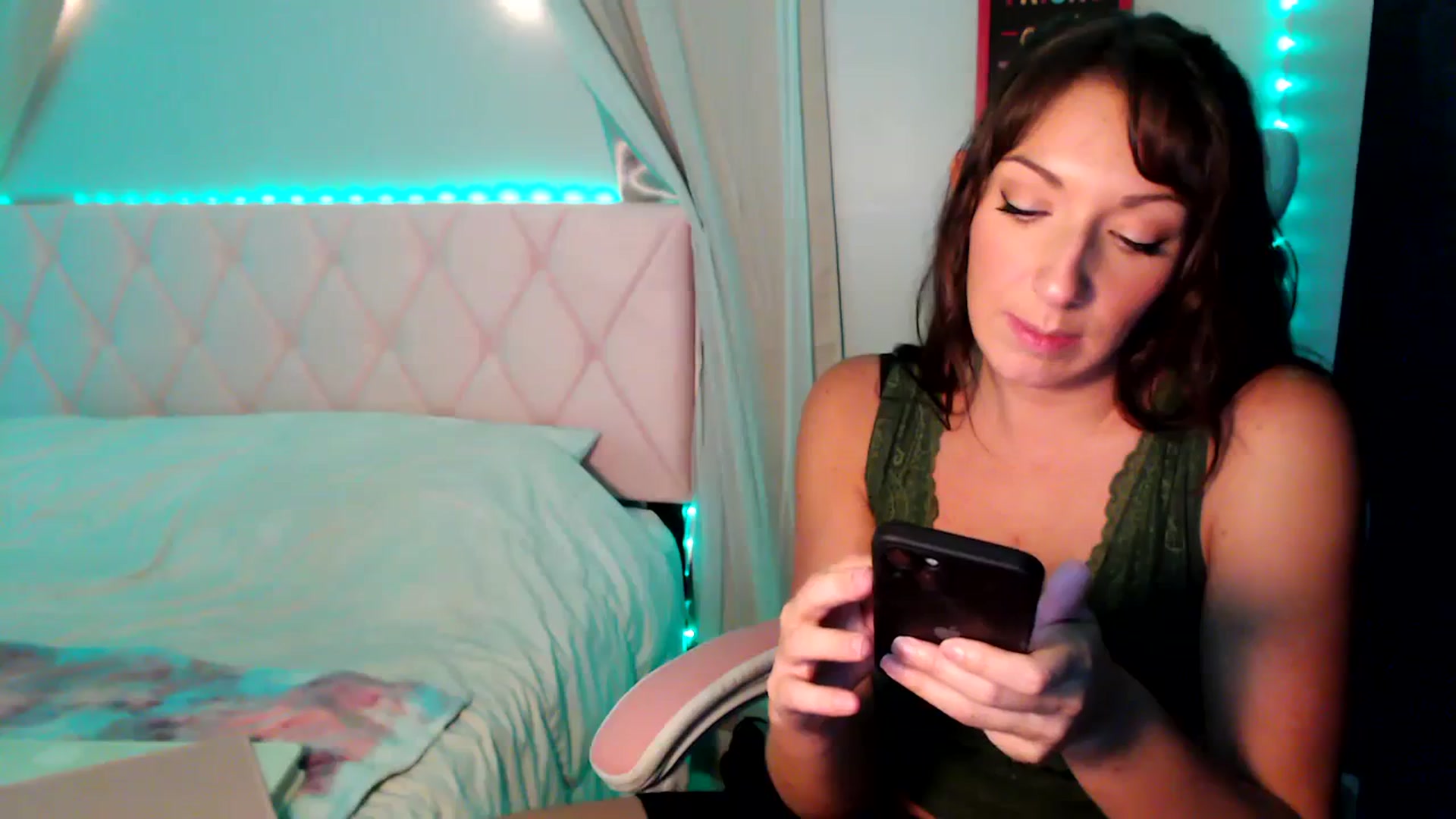 Gallery image thumbnail from Annafaux96's myfreecams stream on, 10/06/2023, 23:33 image 19 of 20