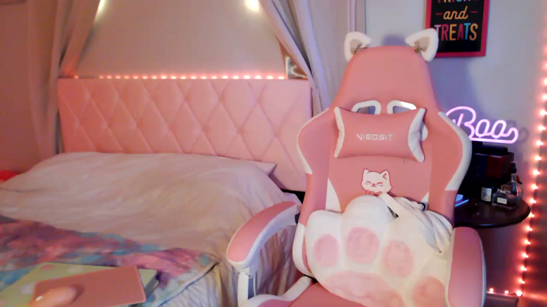 Gallery image thumbnail from Annafaux96's myfreecams stream on, 10/06/2023, 23:33 image 5 of 20