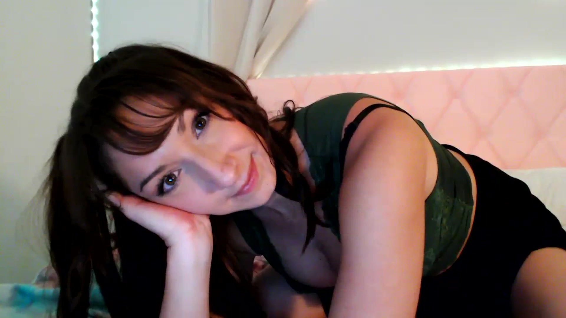 Gallery image thumbnail from Annafaux96's myfreecams stream on, 10/07/2023, 02:33 image 2 of 20
