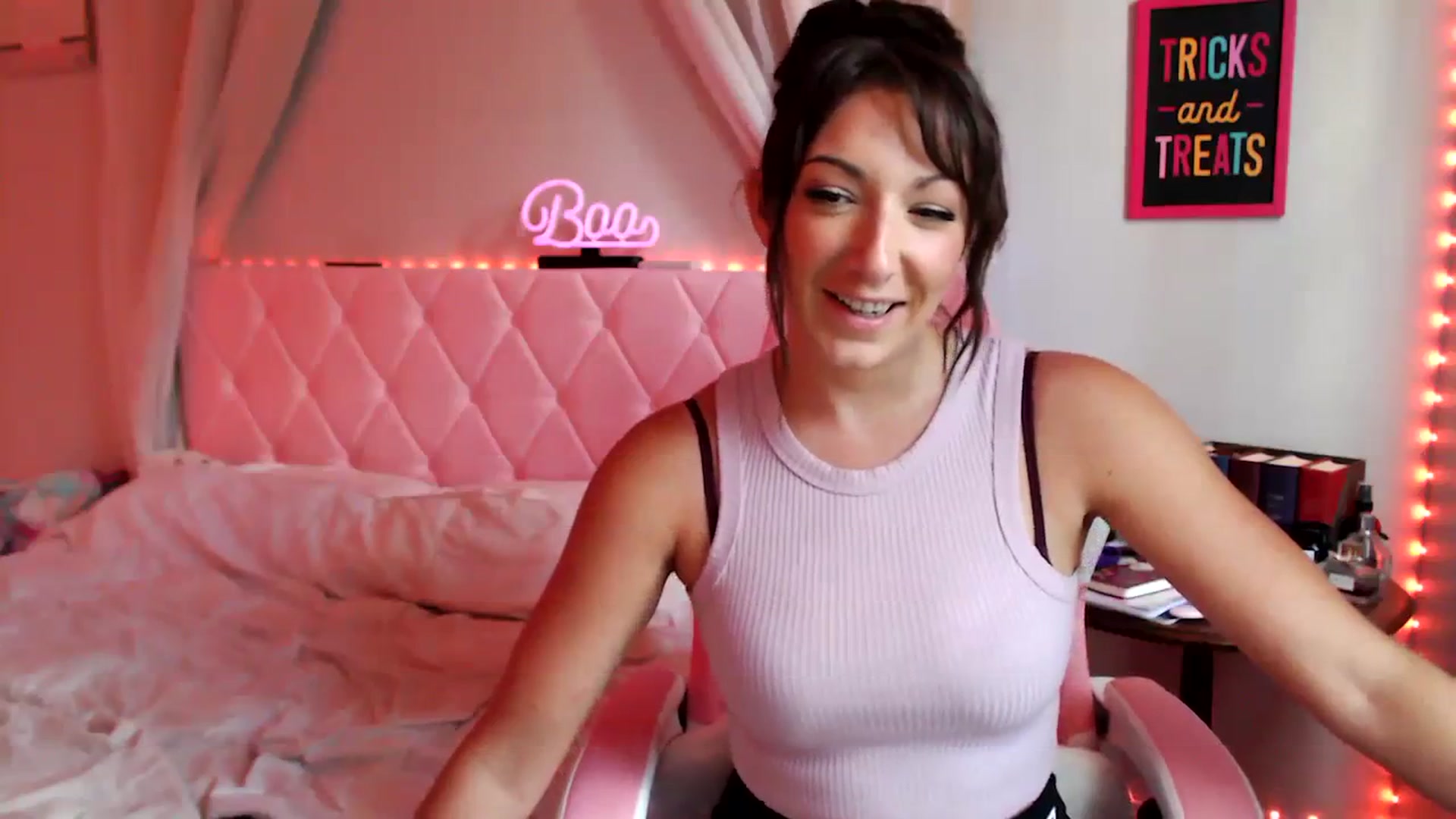 Gallery image thumbnail from Annafaux96's myfreecams stream on, 10/07/2023, 19:58 image 2 of 20