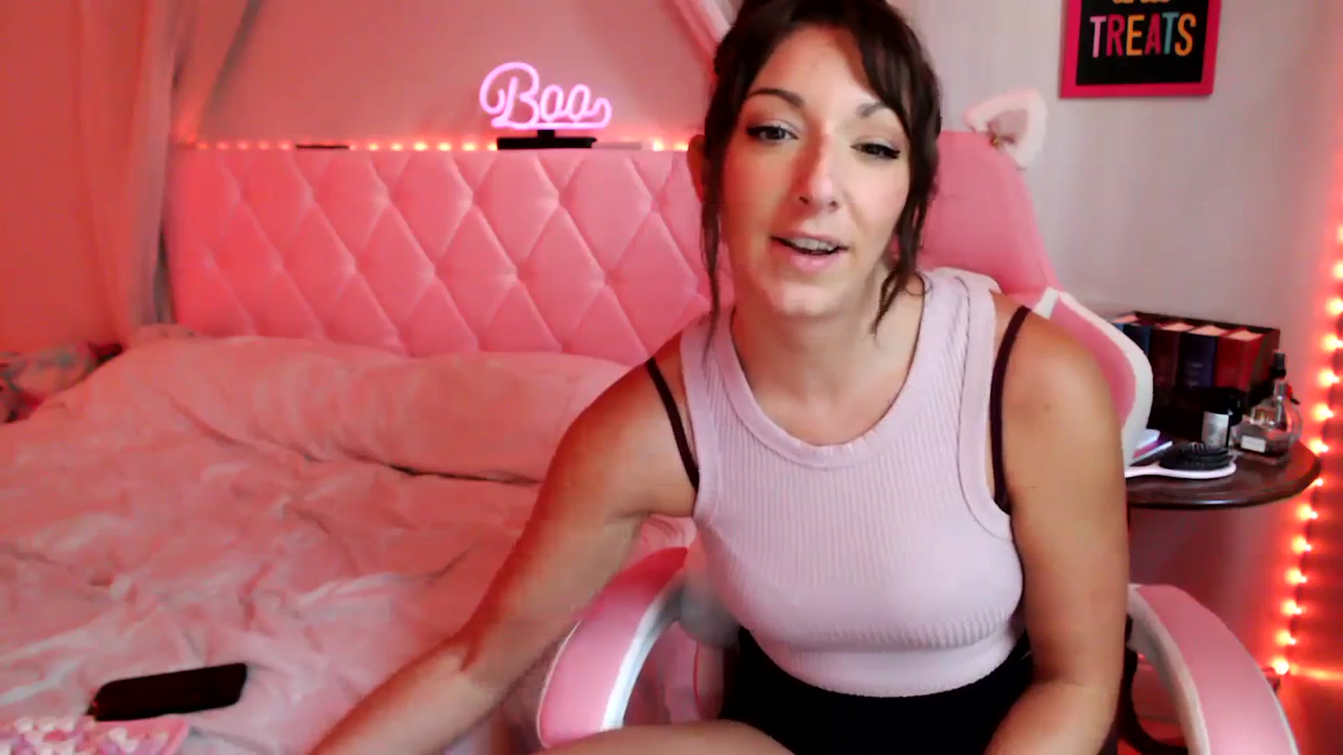 Gallery image thumbnail from Annafaux96's myfreecams stream on, 10/07/2023, 19:58 image 10 of 20
