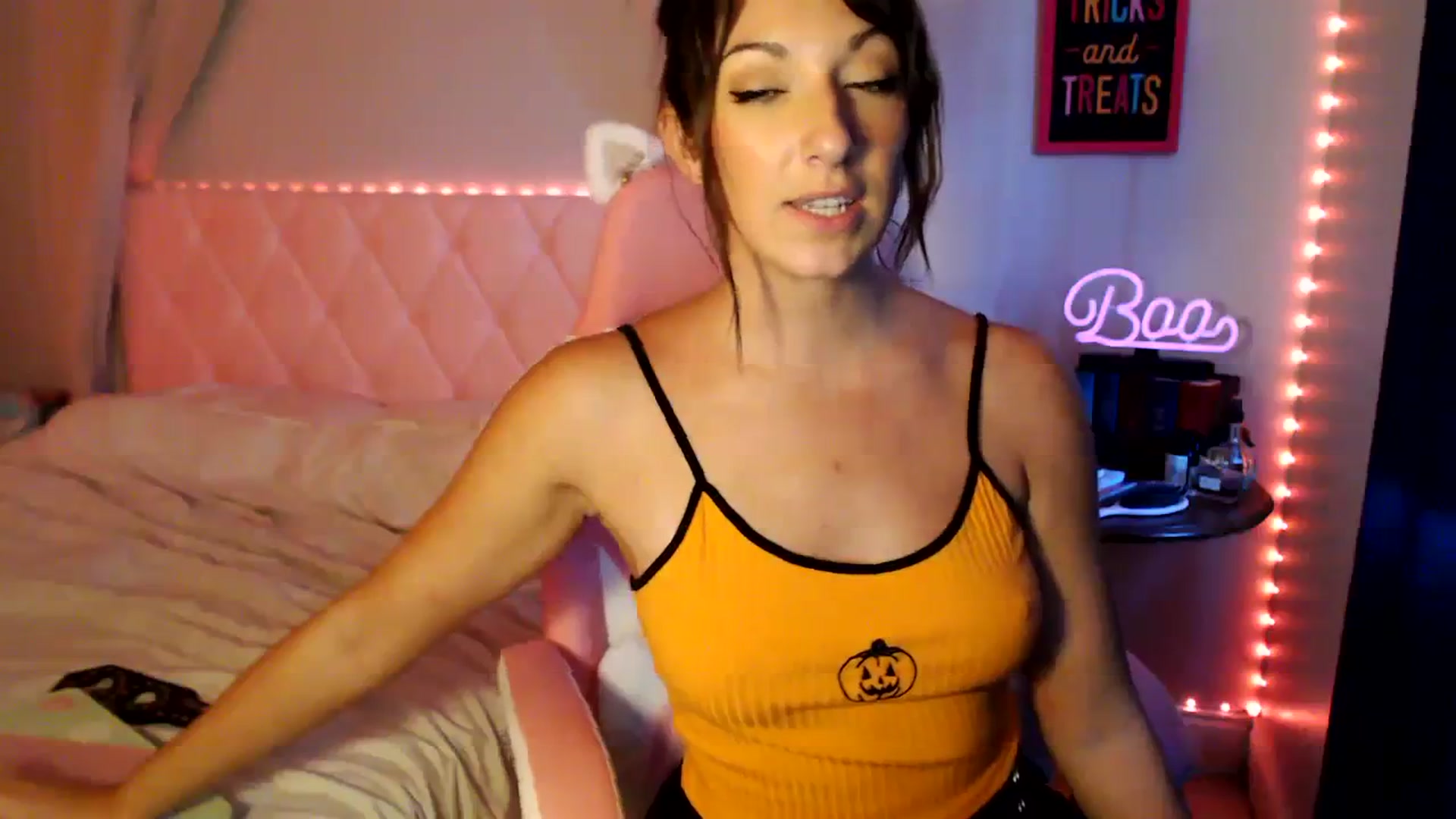 Gallery image thumbnail from Annafaux96's myfreecams stream on, 10/07/2023, 21:56 image 12 of 20