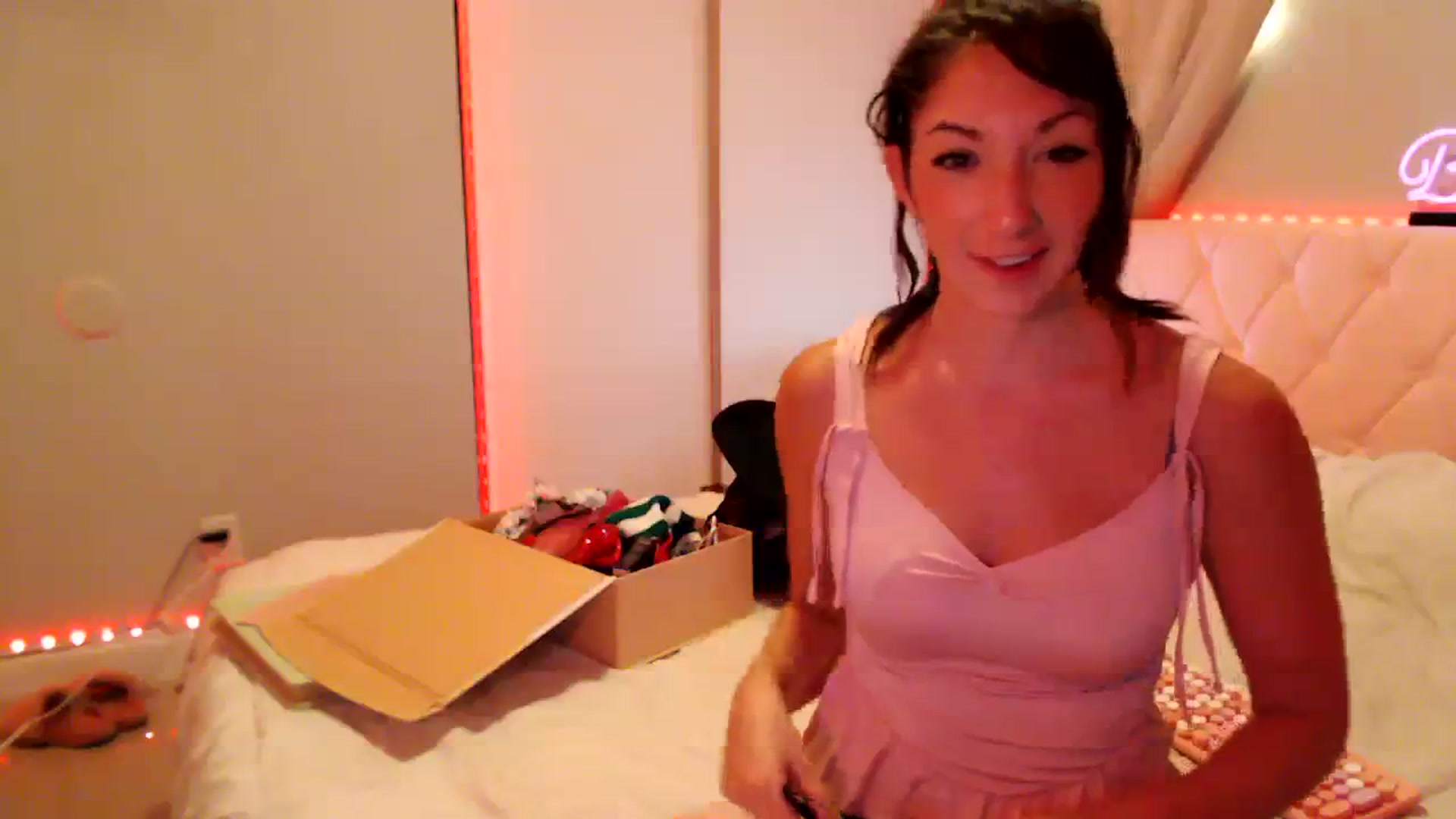 Gallery image thumbnail from Annafaux96's myfreecams stream on, 10/09/2023, 24:22 image 18 of 20