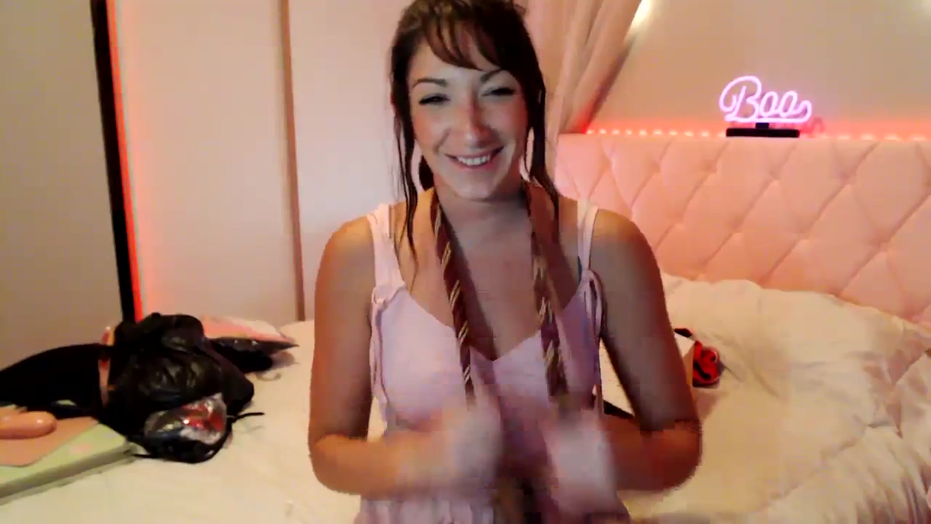 Gallery image thumbnail from Annafaux96's myfreecams stream on, 10/09/2023, 01:15 image 6 of 20