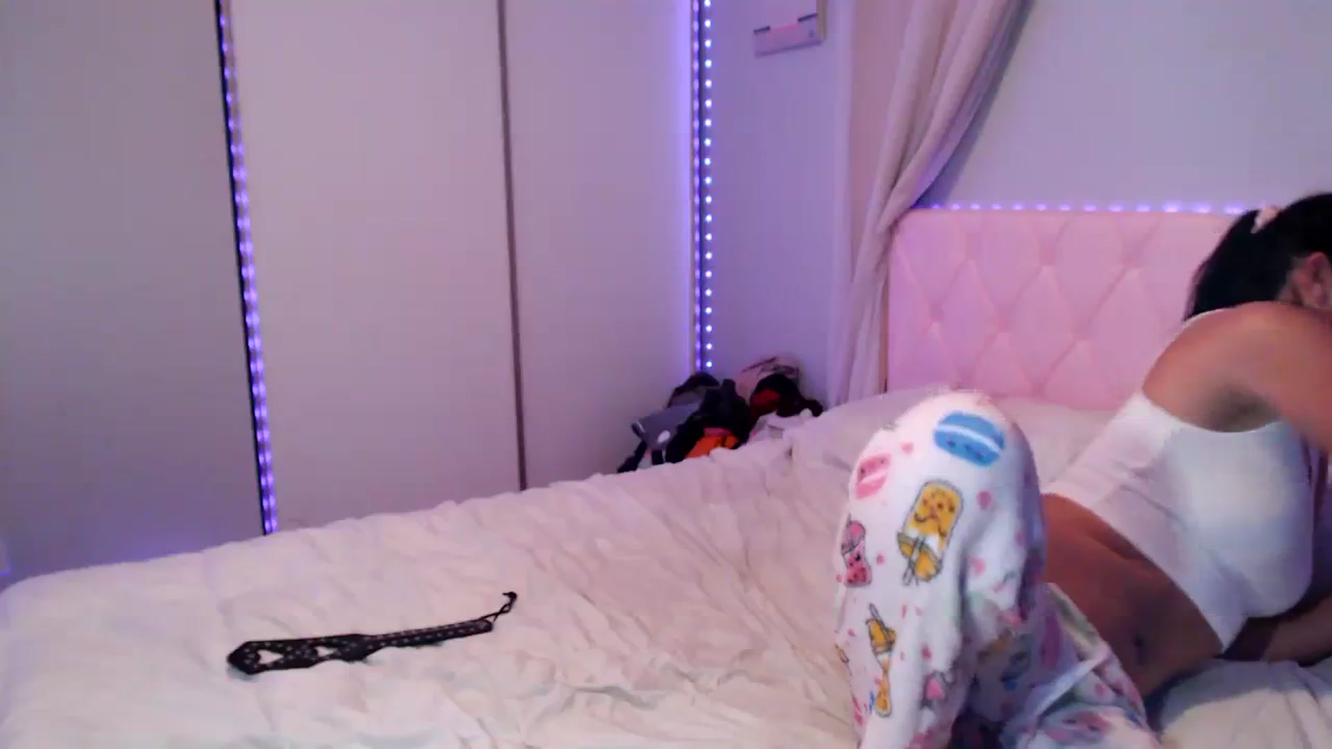 Gallery image thumbnail from Annafaux96's myfreecams stream on, 10/30/2023, 24:25 image 20 of 20