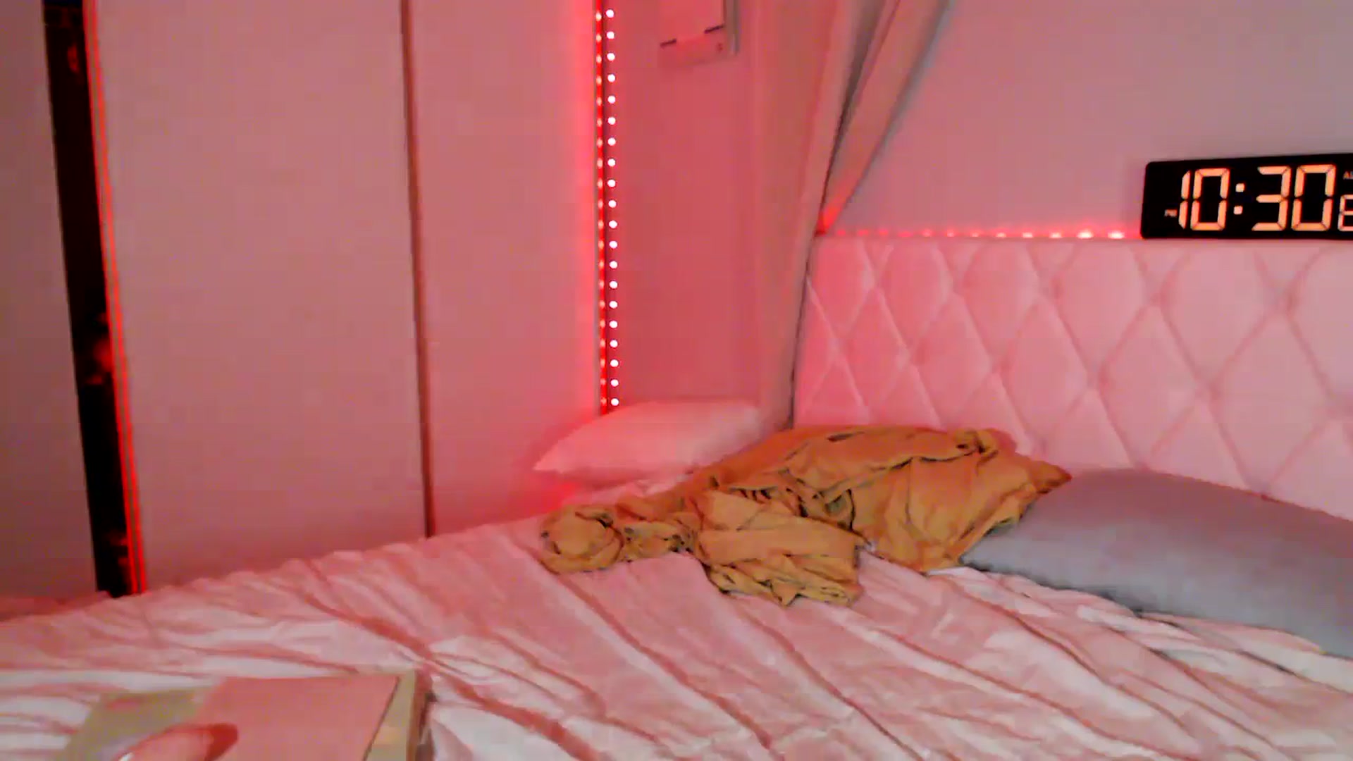 Gallery image thumbnail from Annafaux96's myfreecams stream on, 11/16/2023, 03:49 image 19 of 20