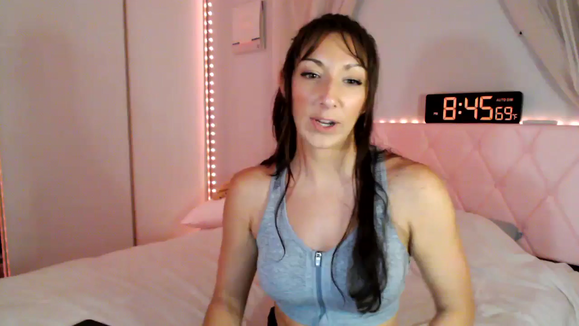 Gallery image thumbnail from Annafaux96's myfreecams stream on, 11/16/2023, 03:49 image 1 of 20