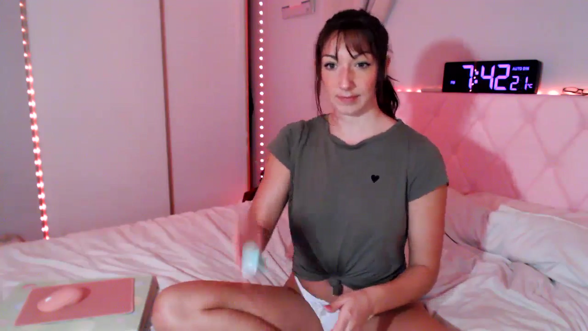 Gallery image thumbnail from Annafaux96's myfreecams stream on, 11/20/2023, 01:29 image 4 of 20