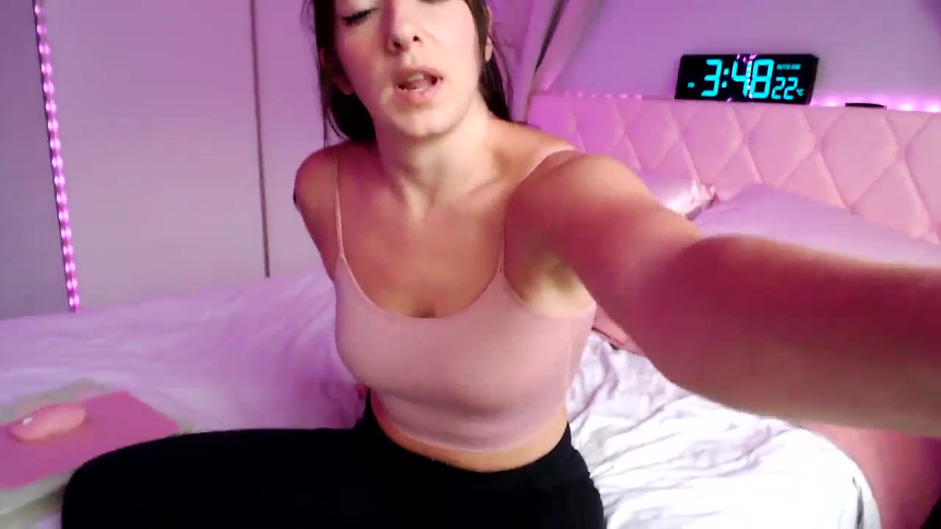 Gallery image thumbnail from Annafaux96's myfreecams stream on, 11/25/2023, 21:09 image 3 of 20
