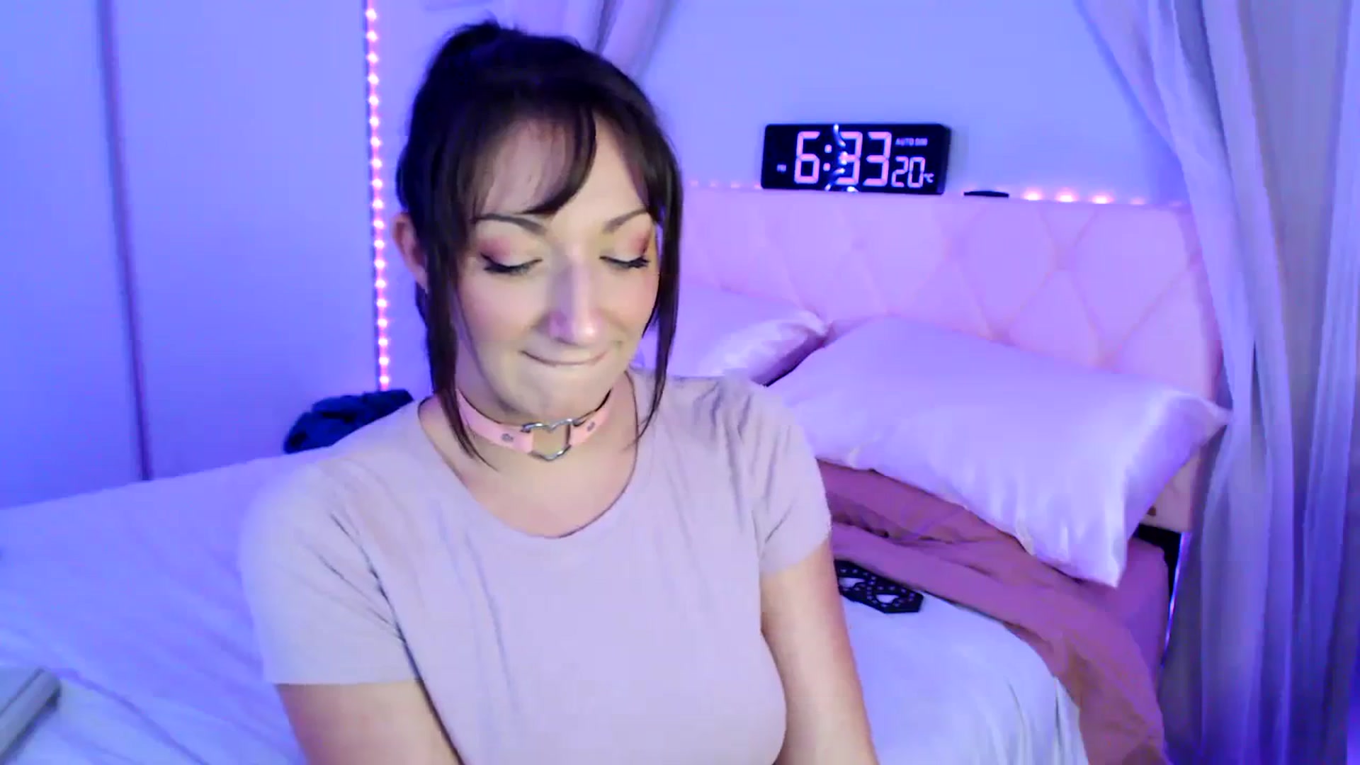 Gallery image thumbnail from Annafaux96's myfreecams stream on, 11/30/2023, 24:03 image 16 of 20