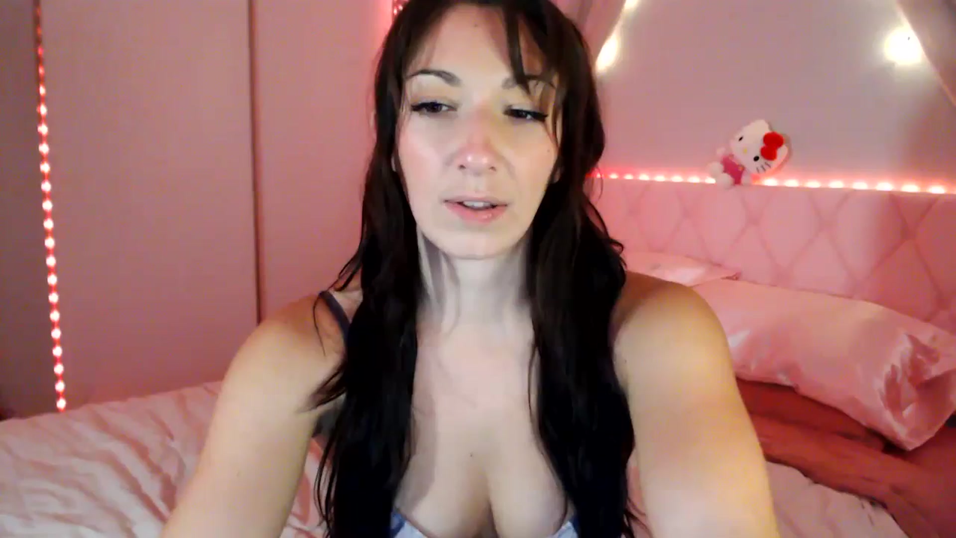 Gallery image thumbnail from Annafaux96's myfreecams stream on, 12/07/2023, 24:58 image 15 of 20