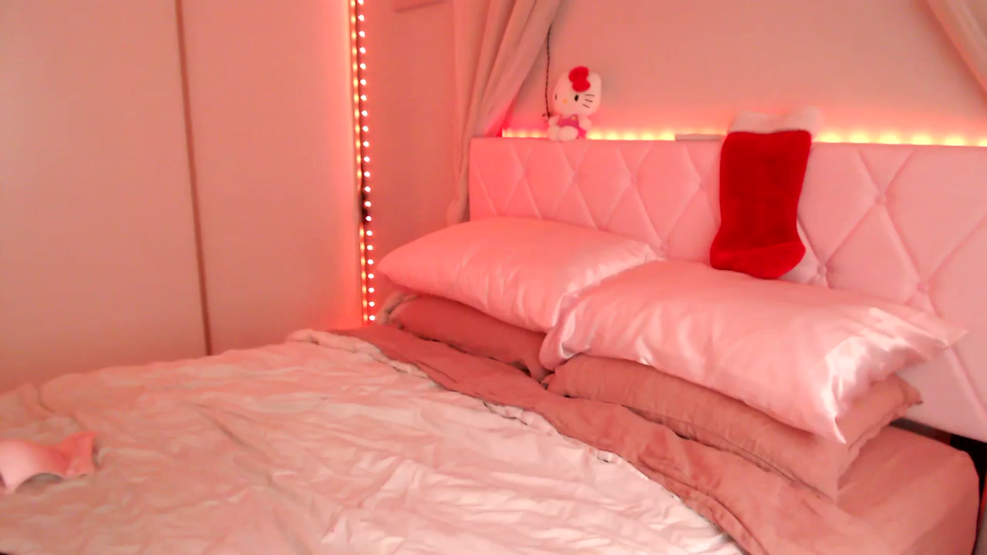 Gallery image thumbnail from Annafaux96's myfreecams stream on, 12/24/2023, 19:47 image 15 of 20