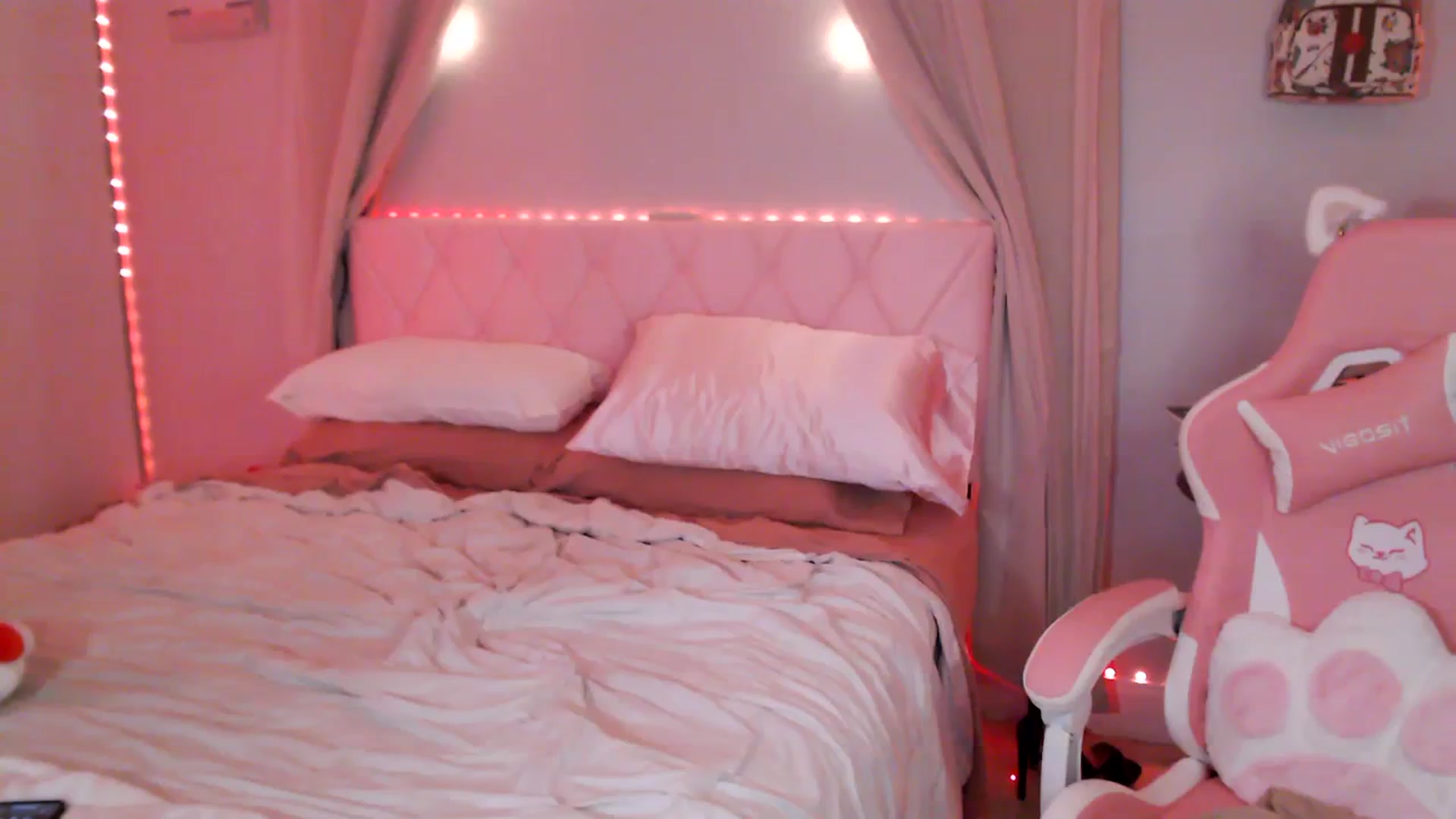 Gallery image thumbnail from Annafaux96's myfreecams stream on, 12/30/2023, 01:31 image 16 of 20