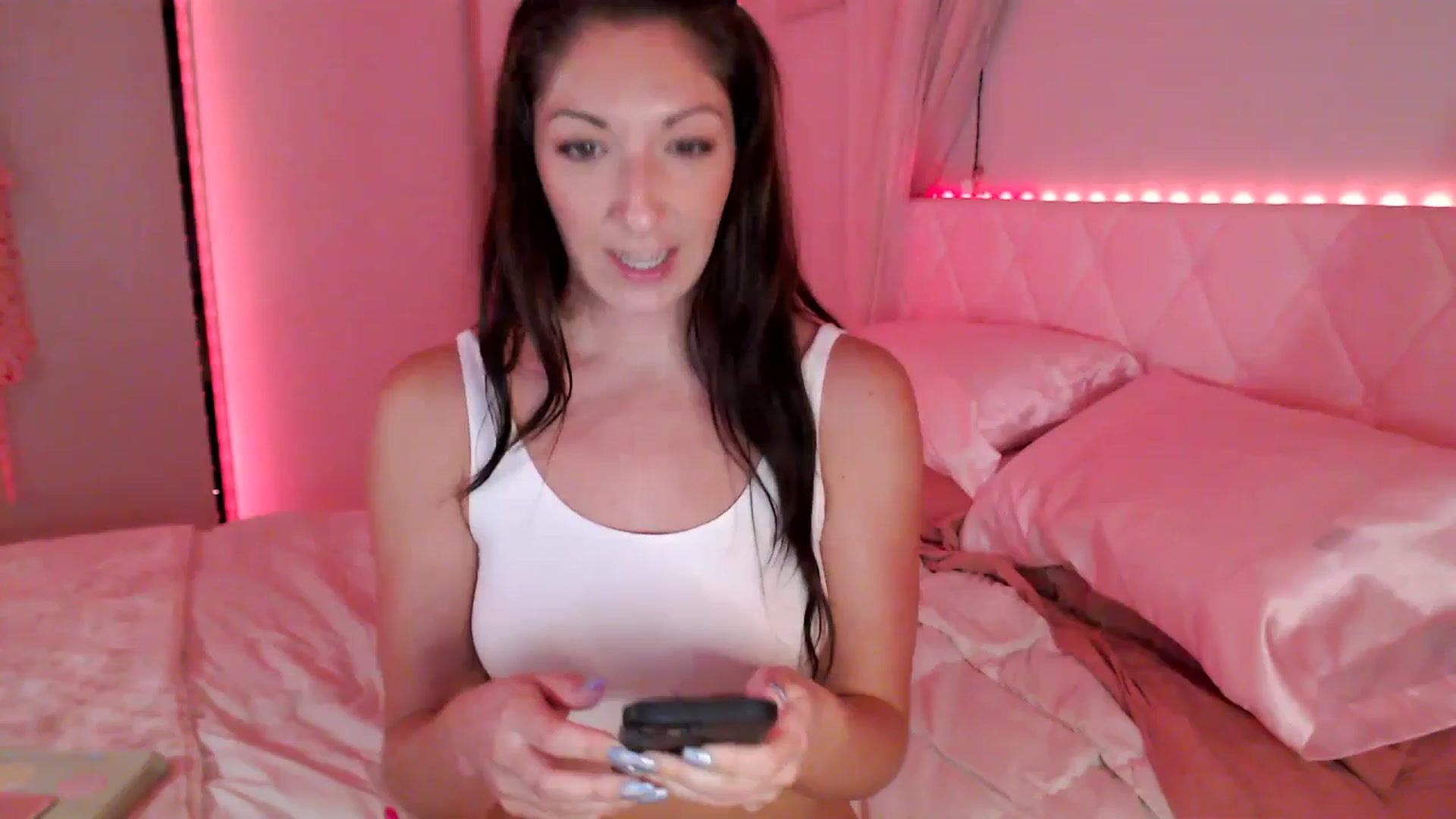 Gallery image thumbnail from Annafaux96's myfreecams stream on, 01/25/2024, 02:11 image 1 of 20