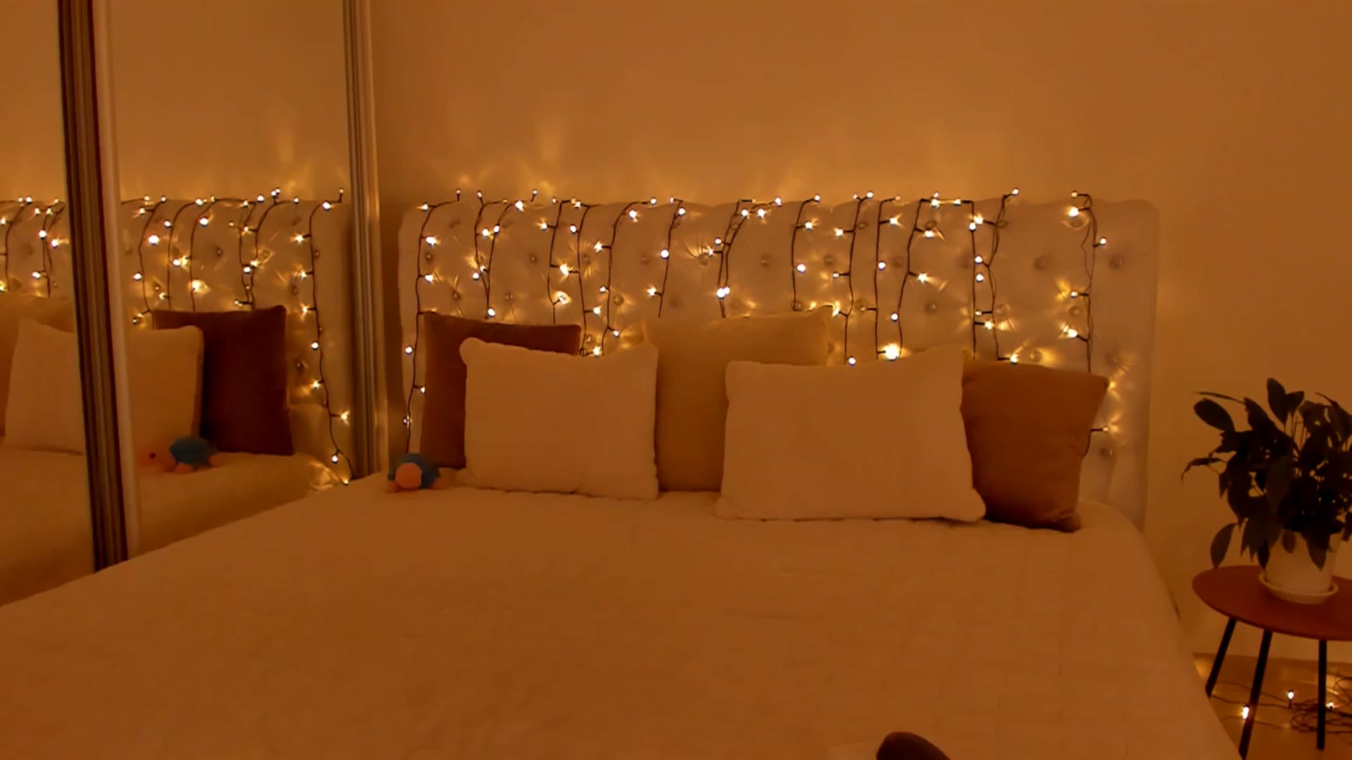 Gallery image thumbnail from Annalils's myfreecams stream on, 12/29/2022, 10:21 image 9 of 20