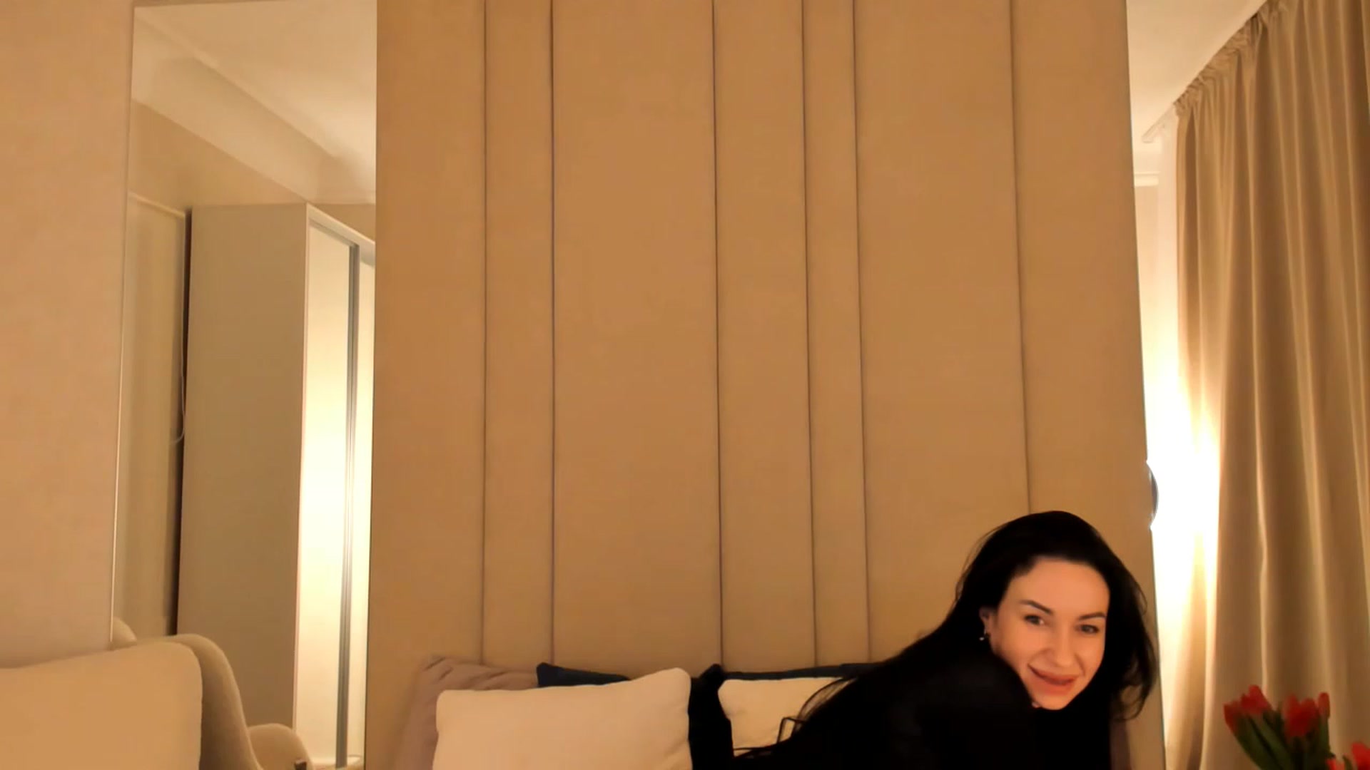 Gallery image thumbnail from Annalils's myfreecams stream on, 03/08/2023, 21:26 image 8 of 20