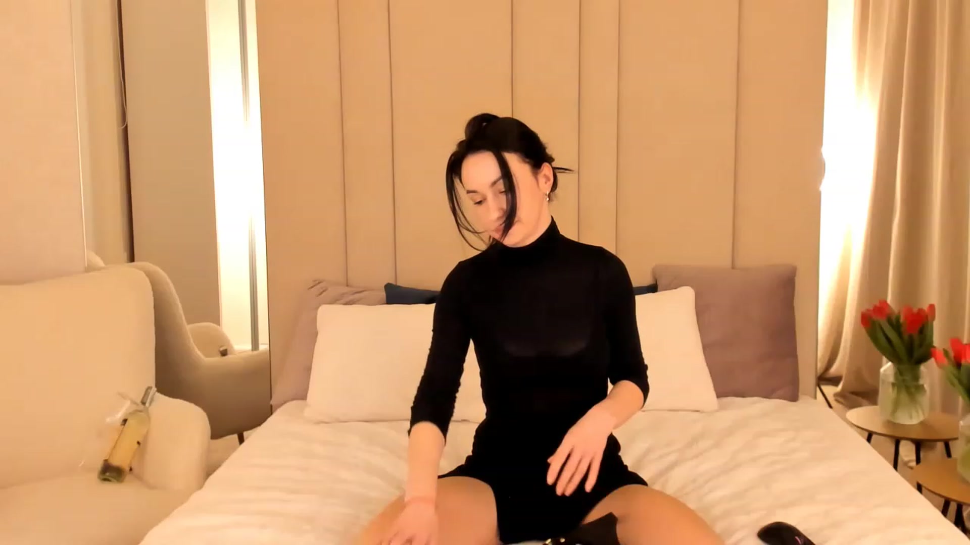 Gallery image thumbnail from Annalils's myfreecams stream on, 03/08/2023, 22:33 image 6 of 20