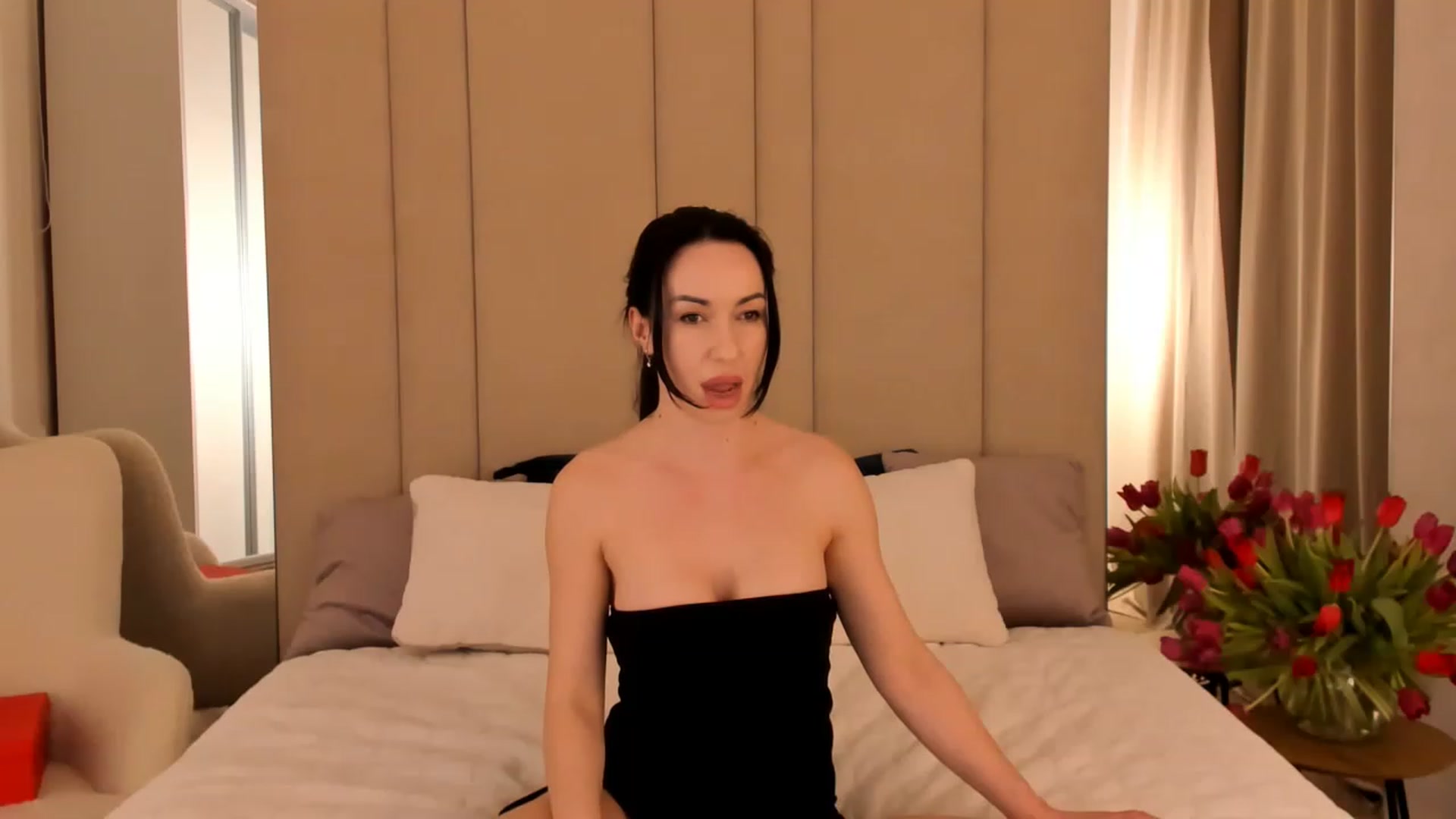 Gallery image thumbnail from Annalils's myfreecams stream on, 03/10/2023, 20:33 image 7 of 20