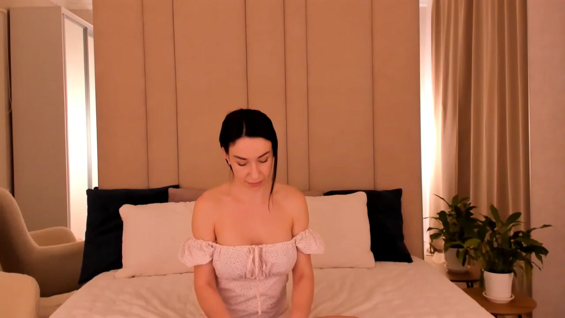 Gallery image thumbnail from Annalils's myfreecams stream on, 03/15/2023, 06:29 image 15 of 20