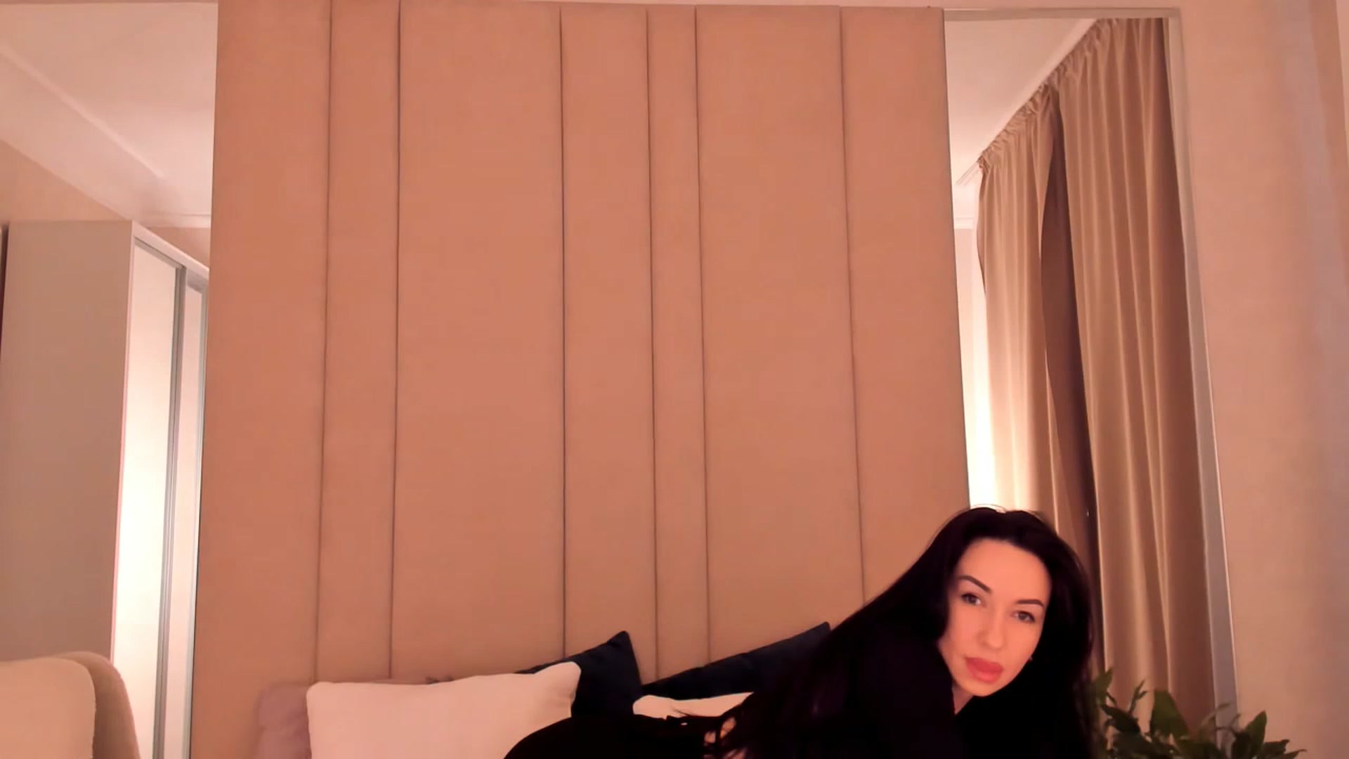 Gallery image thumbnail from Annalils's myfreecams stream on, 03/30/2023, 14:56 image 16 of 20