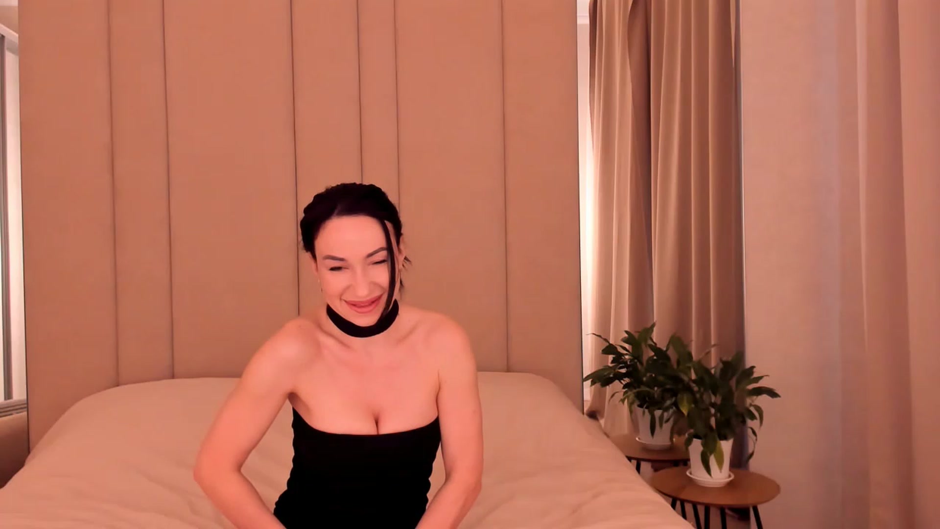 Gallery image thumbnail from Annalils's myfreecams stream on, 03/31/2023, 05:41 image 18 of 20