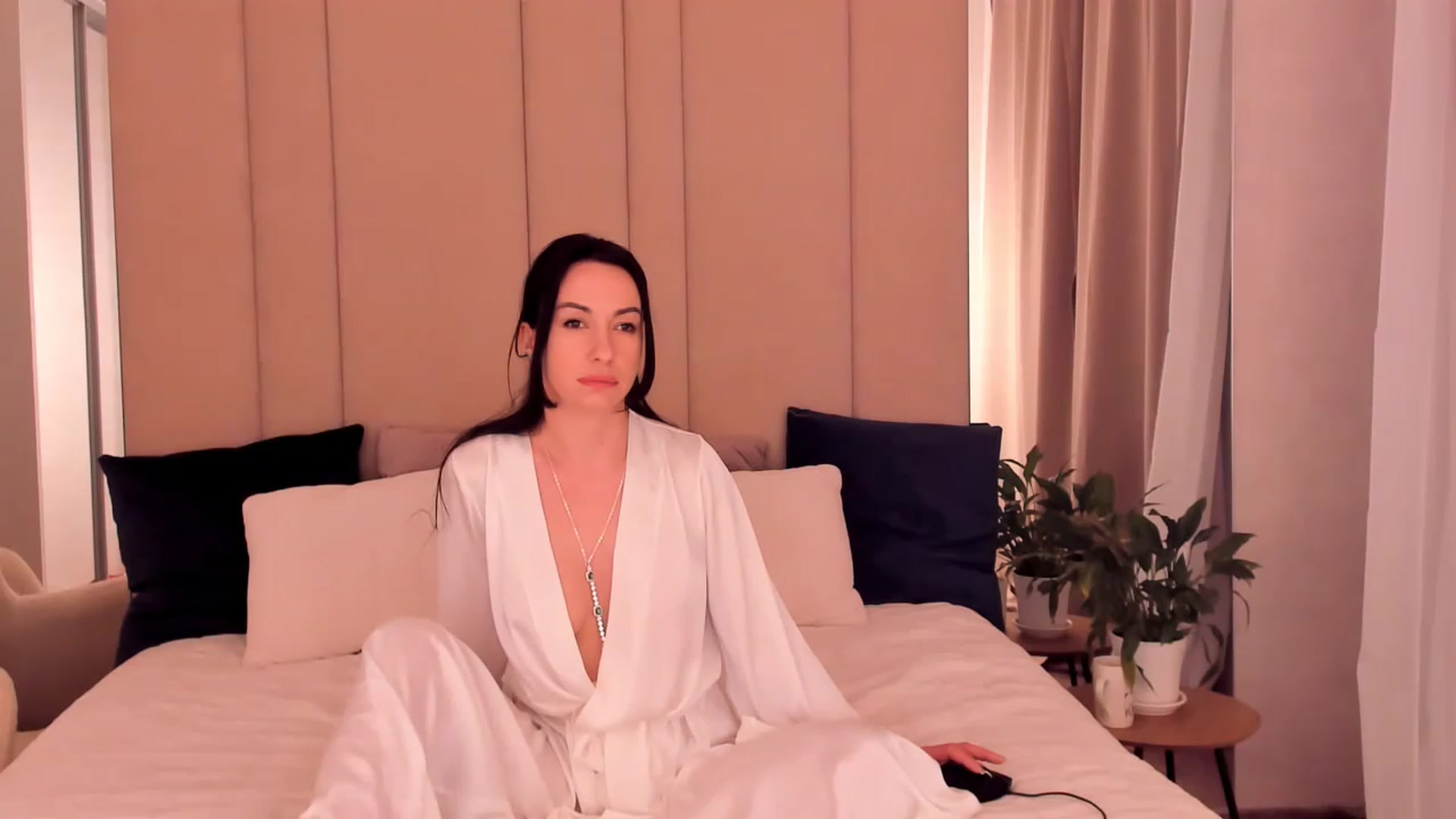 Gallery image thumbnail from Annalils's myfreecams stream on, 03/31/2023, 18:16 image 7 of 20