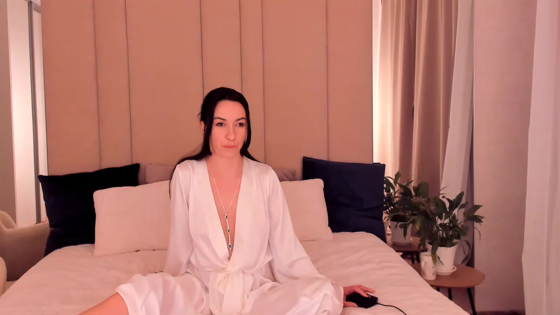 Gallery image thumbnail from Annalils's myfreecams stream on, 03/31/2023, 18:16 image 14 of 20