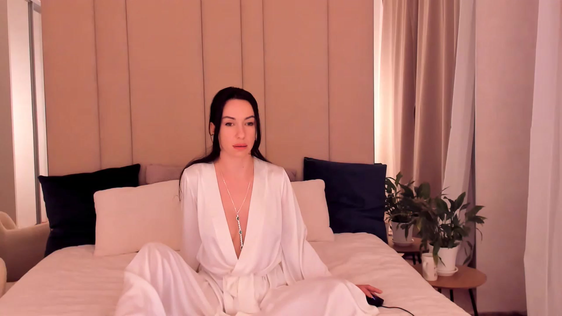 Gallery image thumbnail from Annalils's myfreecams stream on, 03/31/2023, 18:16 image 2 of 20