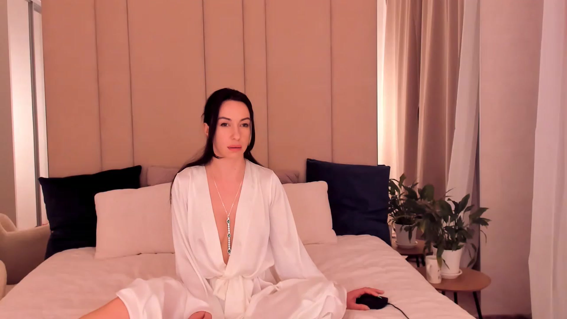 Gallery image thumbnail from Annalils's myfreecams stream on, 03/31/2023, 18:16 image 15 of 20