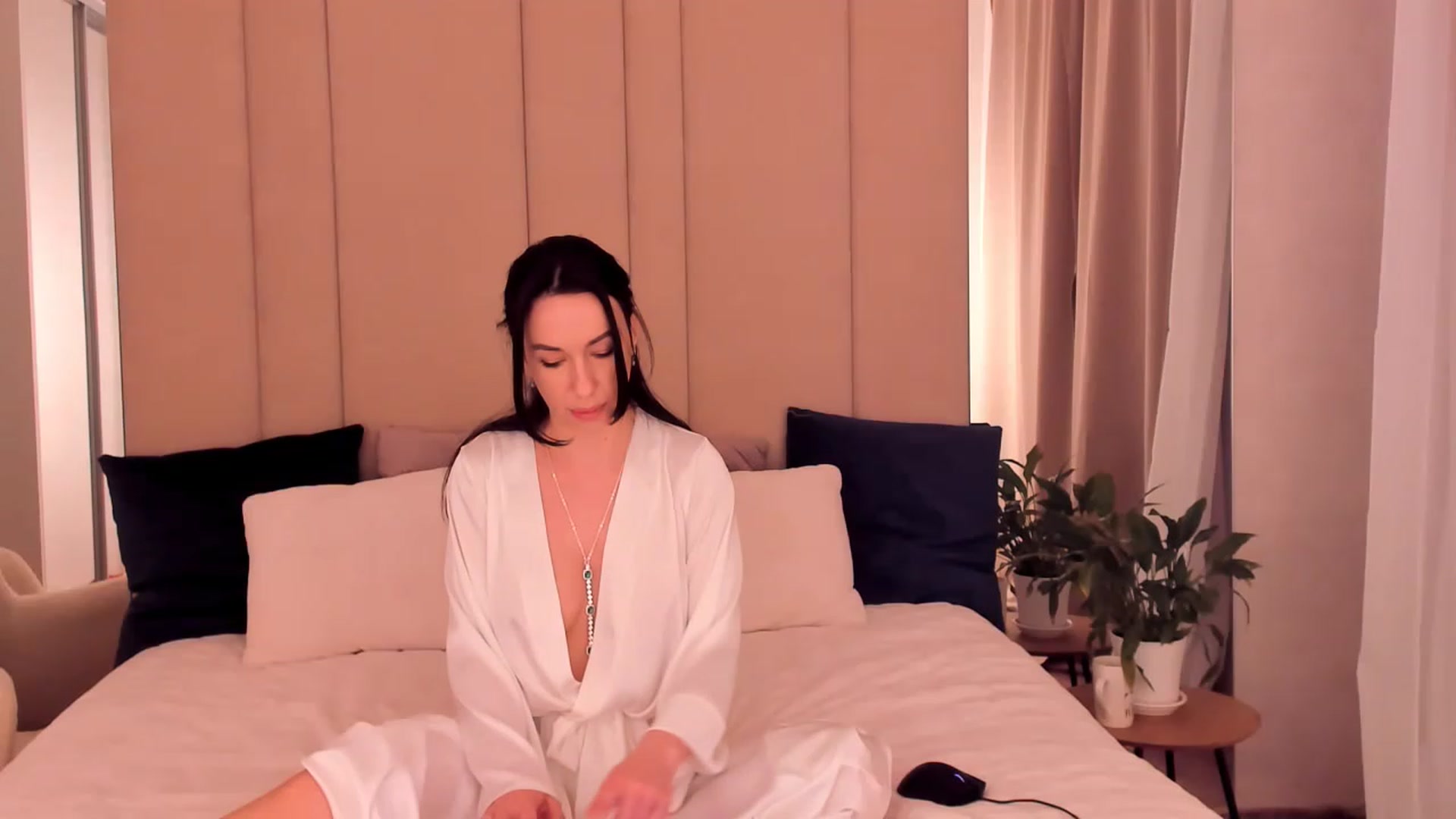 Gallery image thumbnail from Annalils's myfreecams stream on, 03/31/2023, 18:16 image 17 of 20