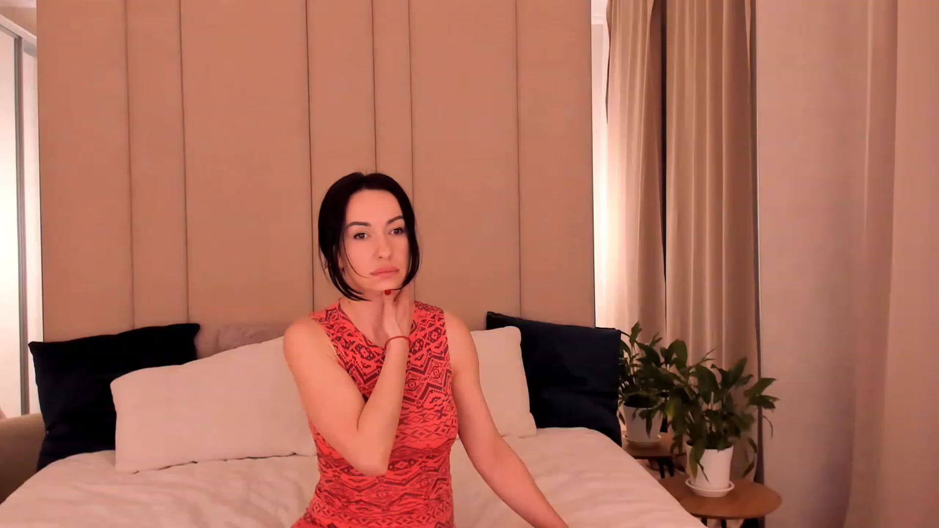 Gallery image thumbnail from Annalils's myfreecams stream on, 04/01/2023, 18:53 image 1 of 20