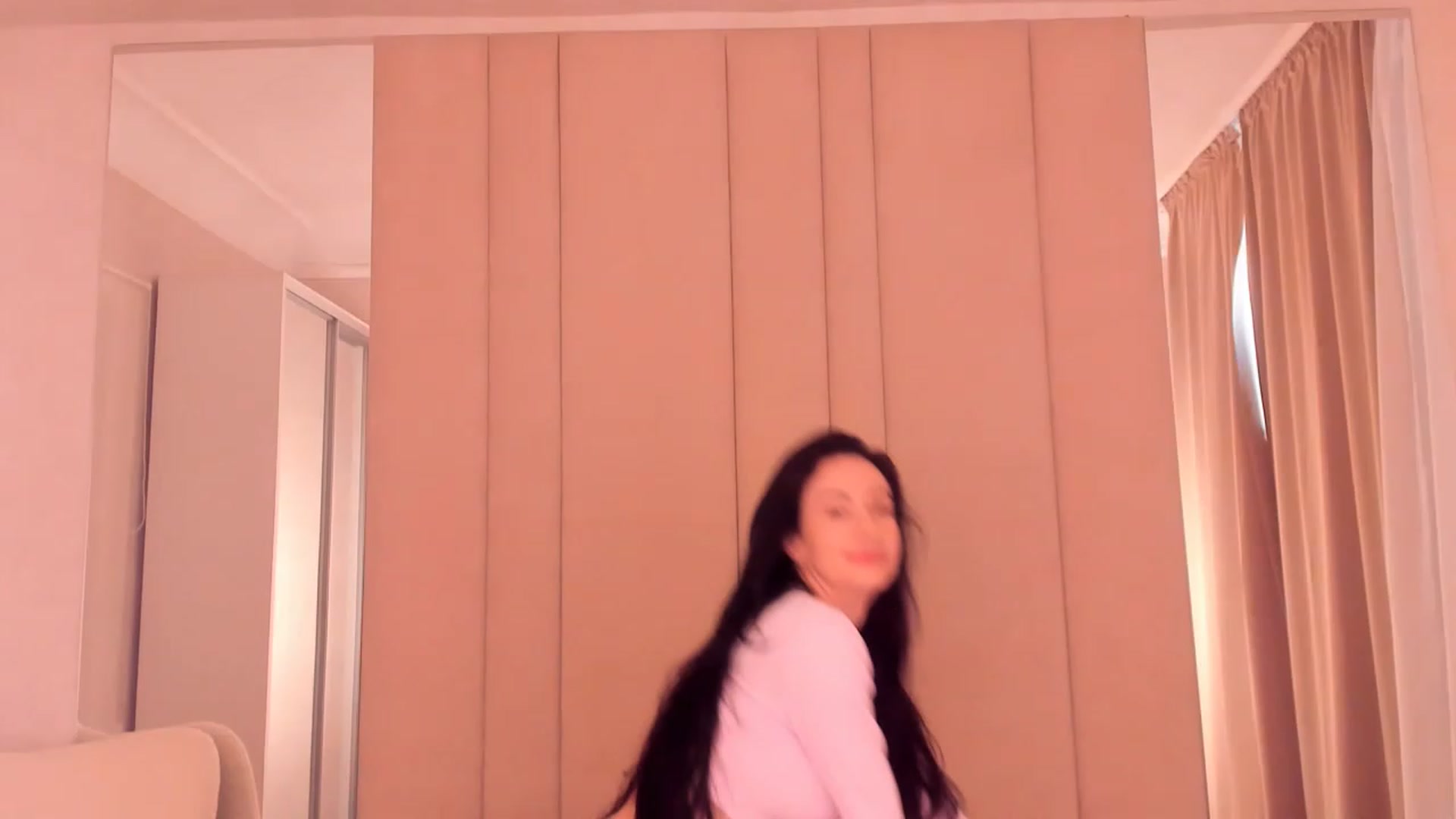 Gallery image thumbnail from Annalils's myfreecams stream on, 04/10/2023, 06:39 image 18 of 20